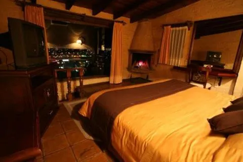 Photo of the whole room, Bed in Casa de la Loma
