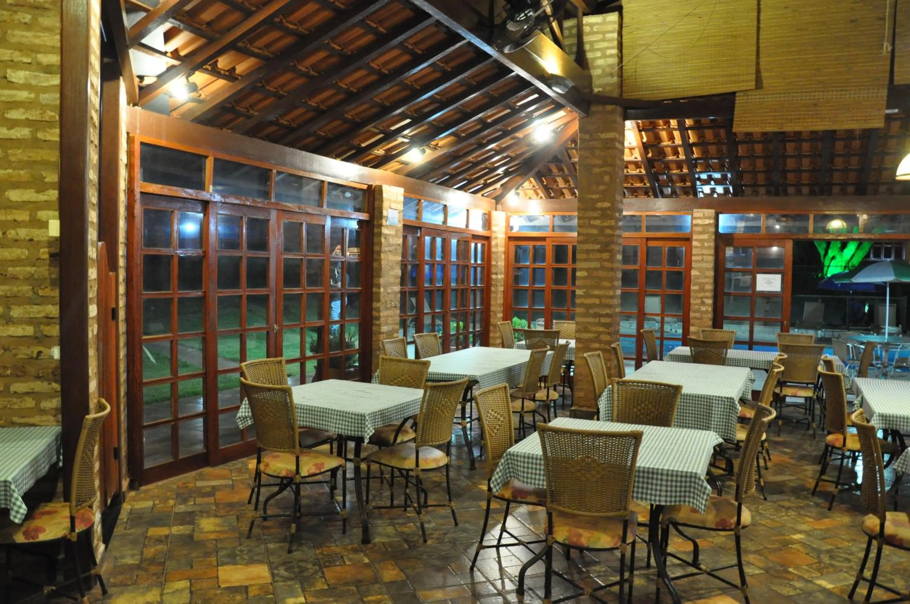 Restaurant/places to eat in Pousada Beco da Lua