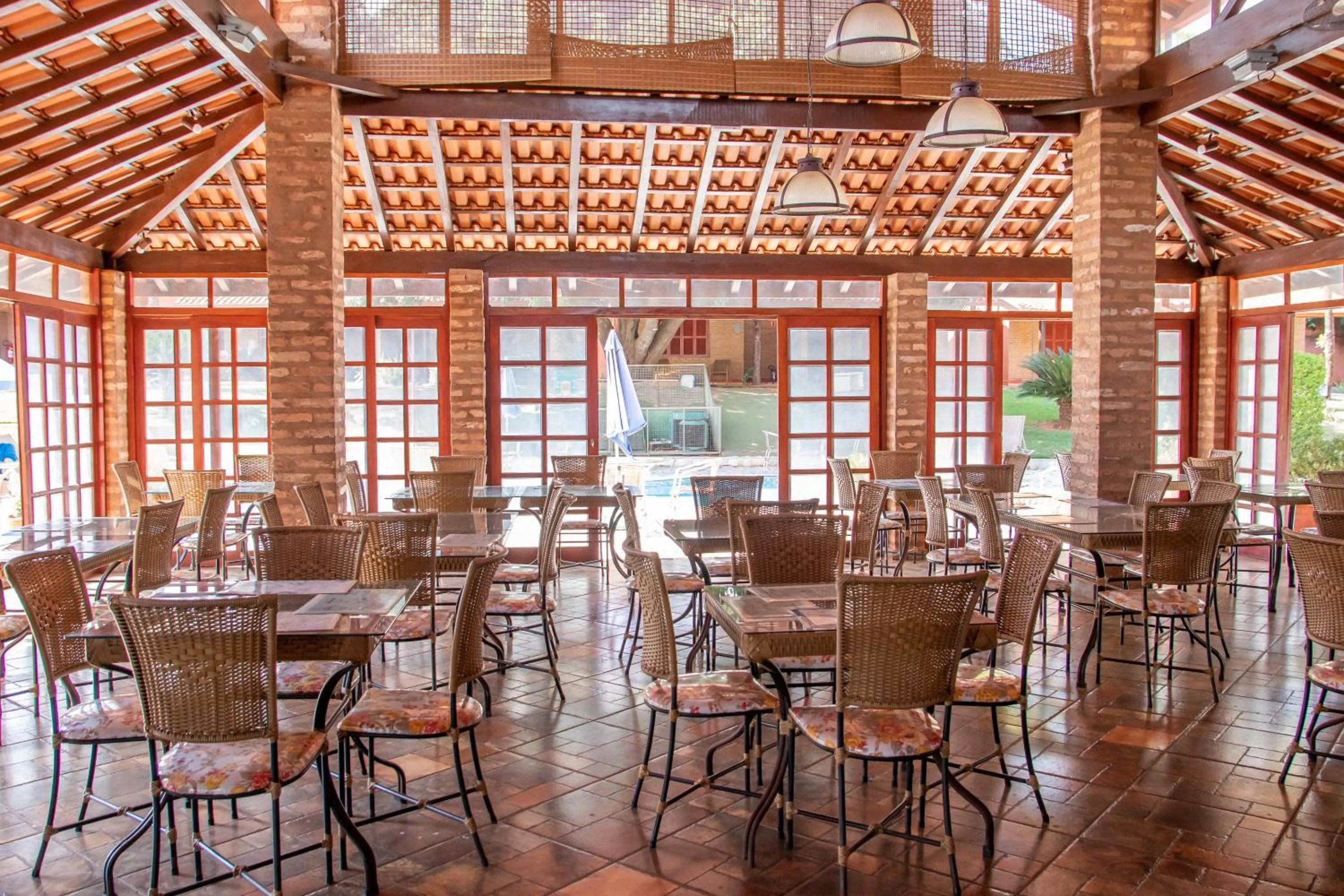 Restaurant/places to eat in Pousada Beco da Lua