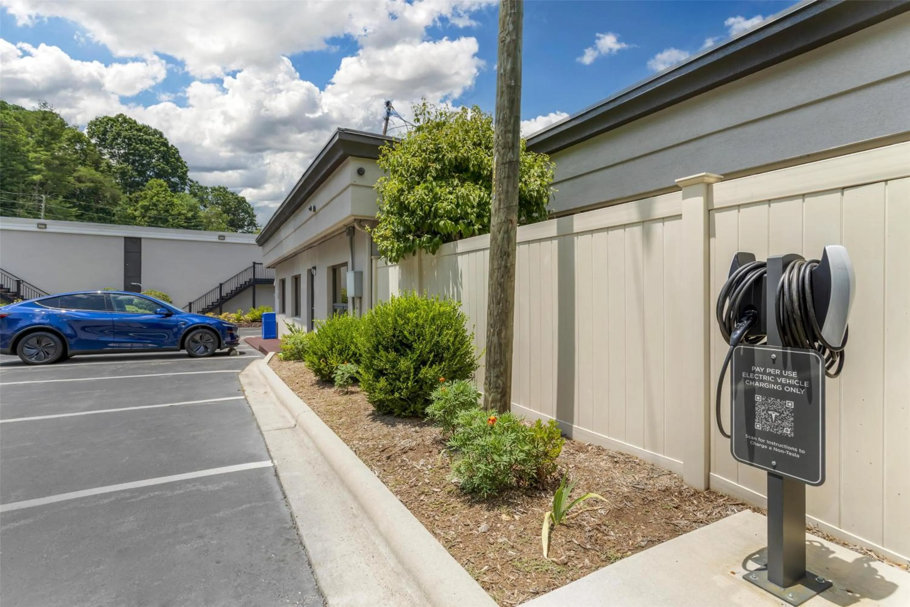 Property building in Best Western Asheville-Blue Ridge Parkway