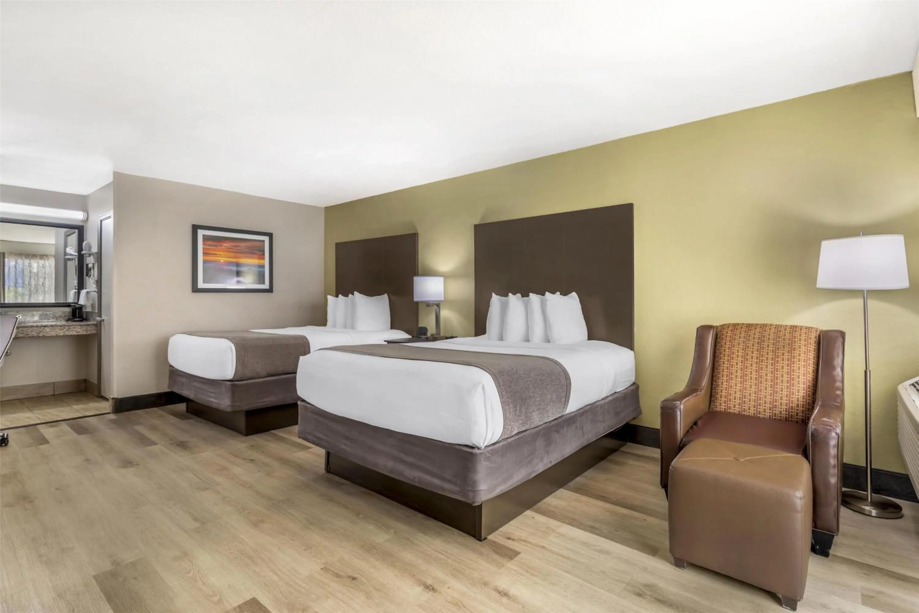 Bedroom, Bed in Best Western Asheville-Blue Ridge Parkway