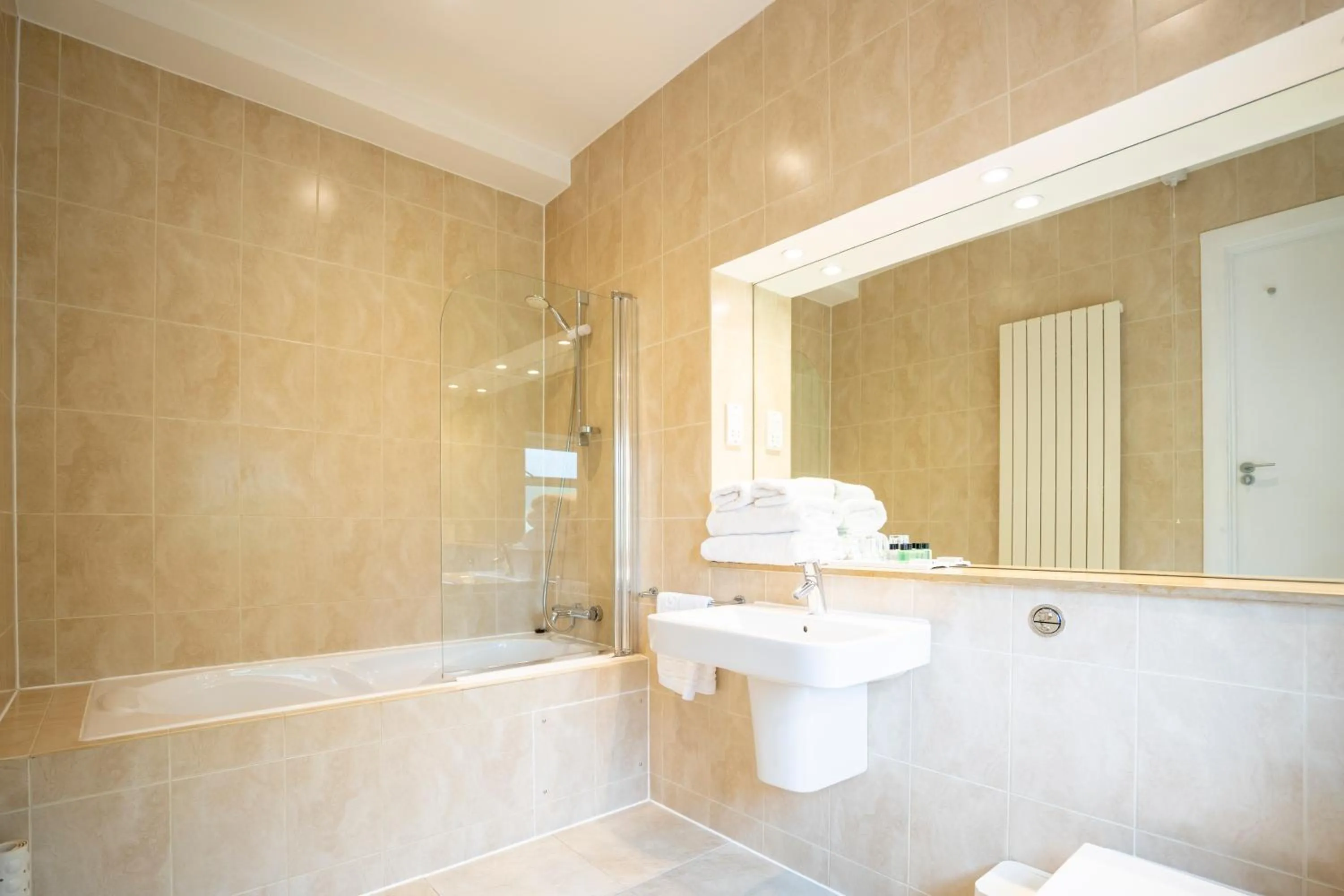 Shower in Remont Oxford Hotel