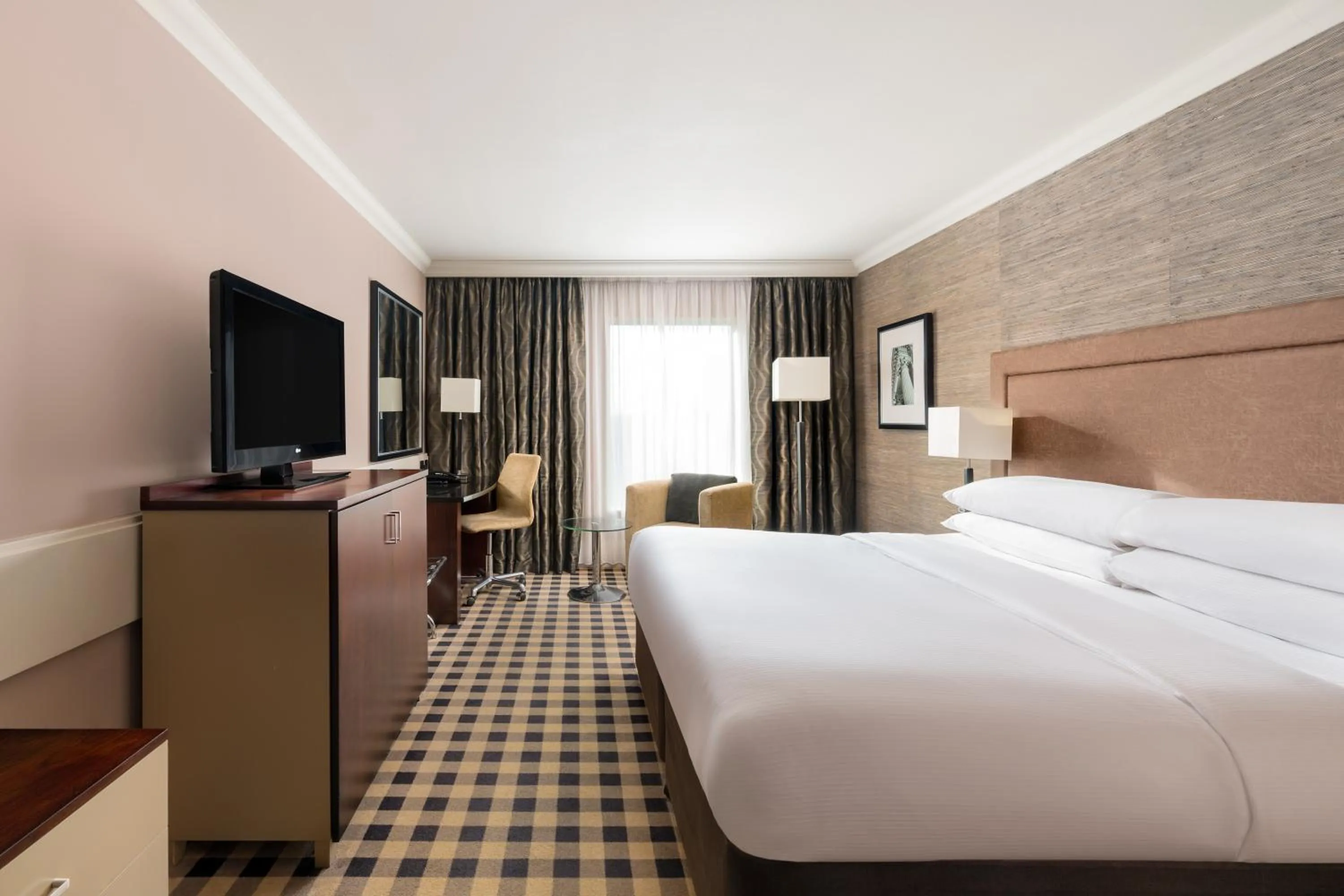 Bedroom, Bed in DoubleTree by Hilton Hotel Newcastle International Airport
