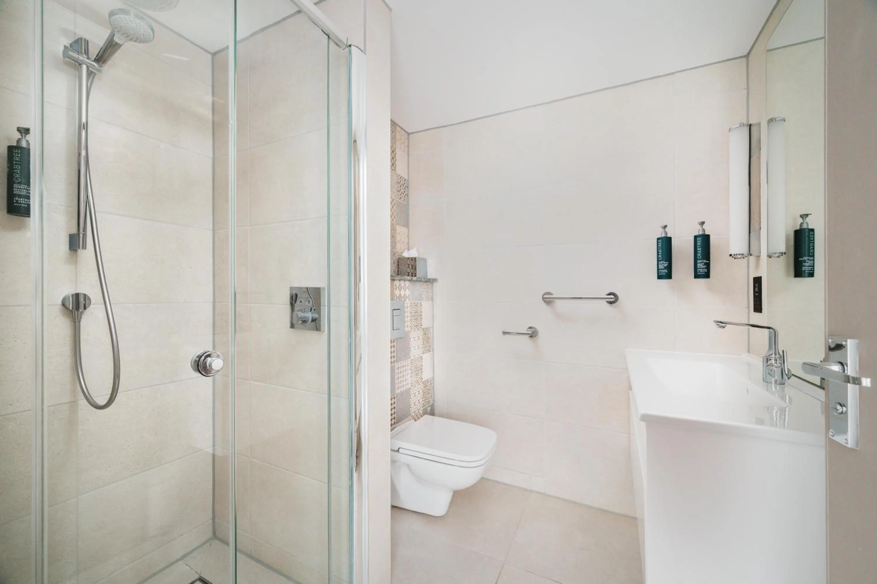 Bathroom in DoubleTree by Hilton Hotel Newcastle International Airport