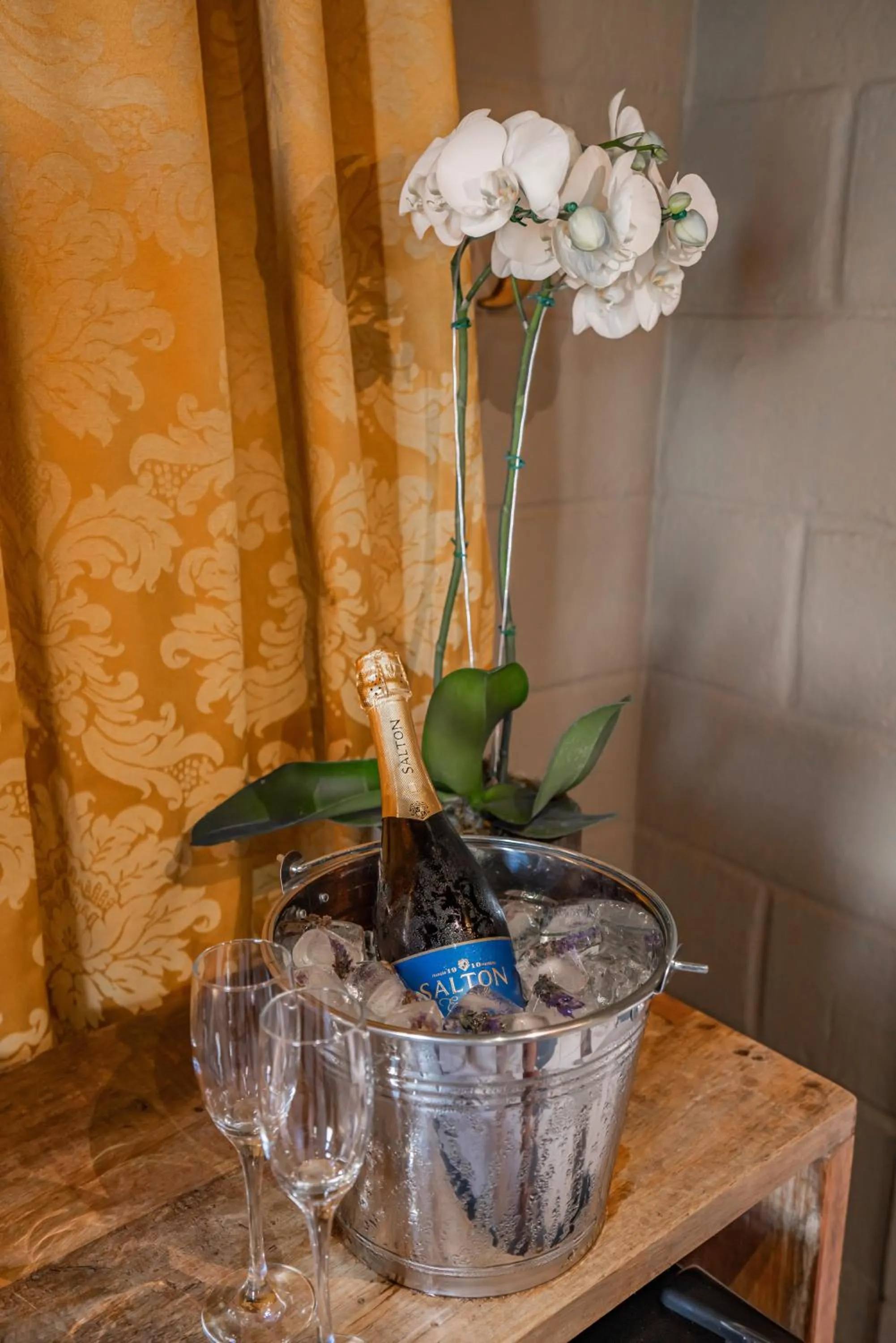 Decorative detail in Pousada Camelot Inn