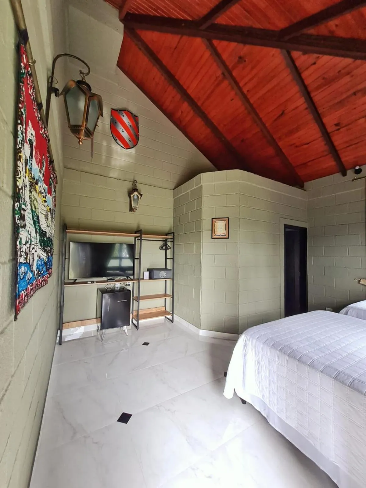 Bedroom, Bed in Pousada Camelot Inn