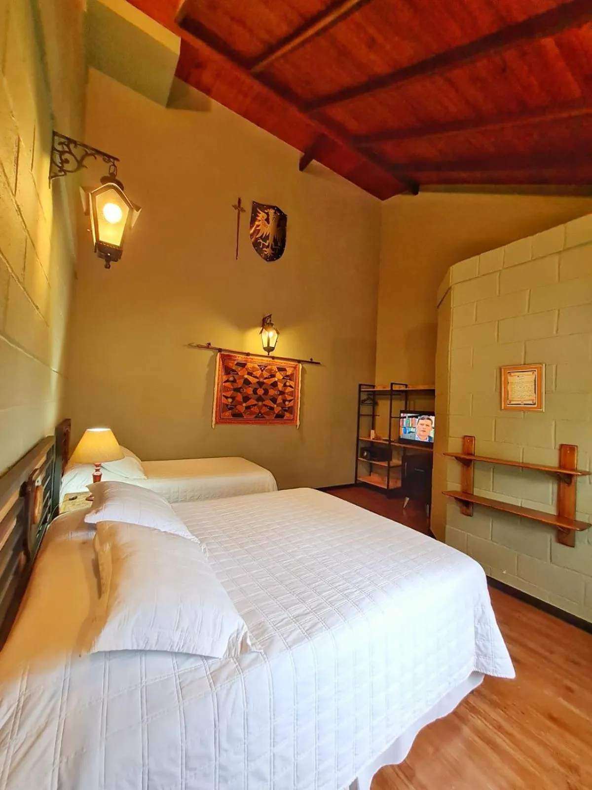 Bedroom, Bed in Pousada Camelot Inn