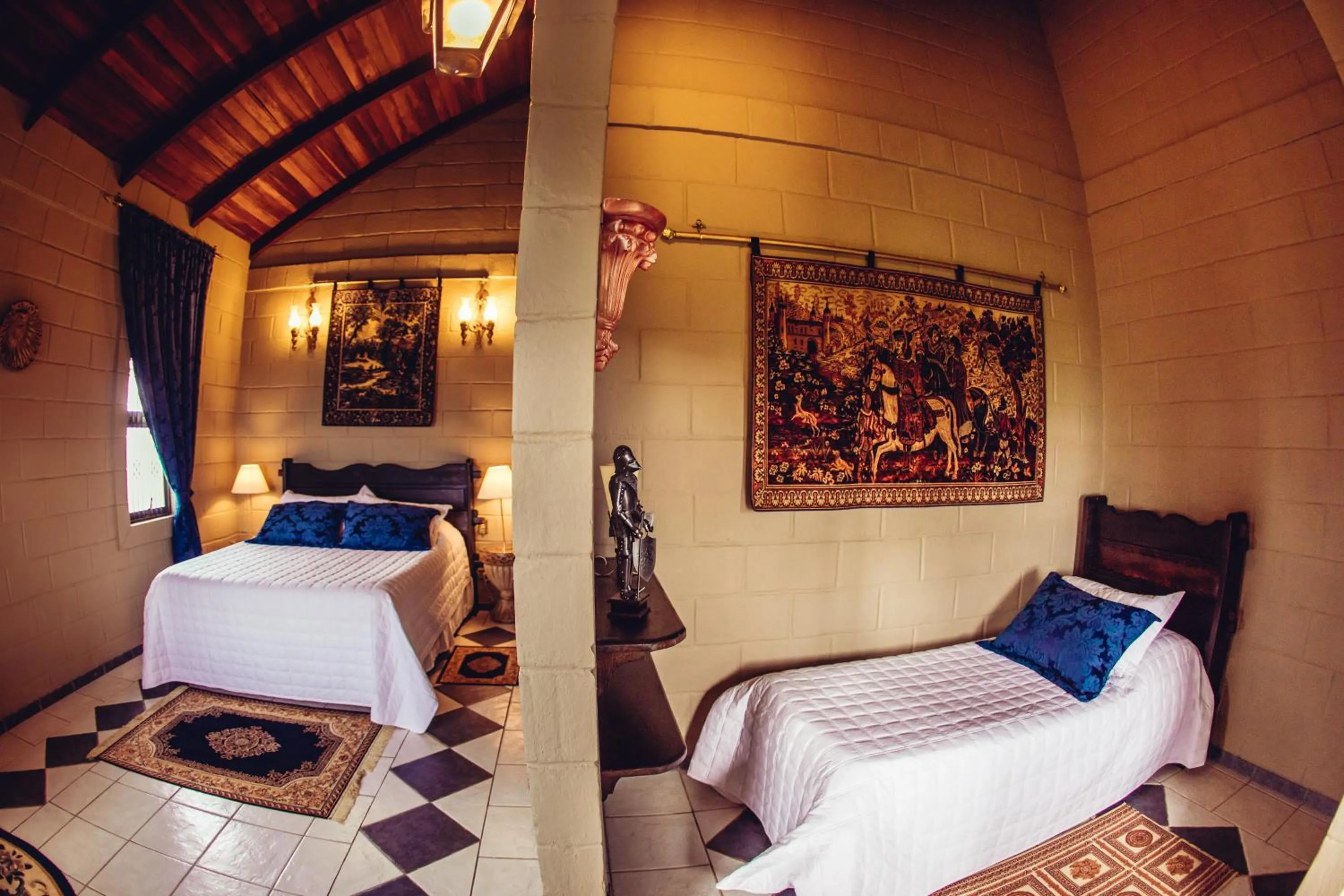 Photo of the whole room, Bed in Pousada Camelot Inn