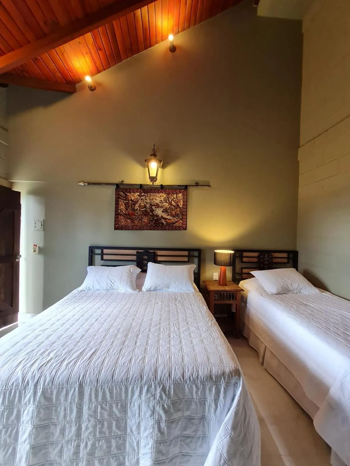 Bedroom, Bed in Pousada Camelot Inn