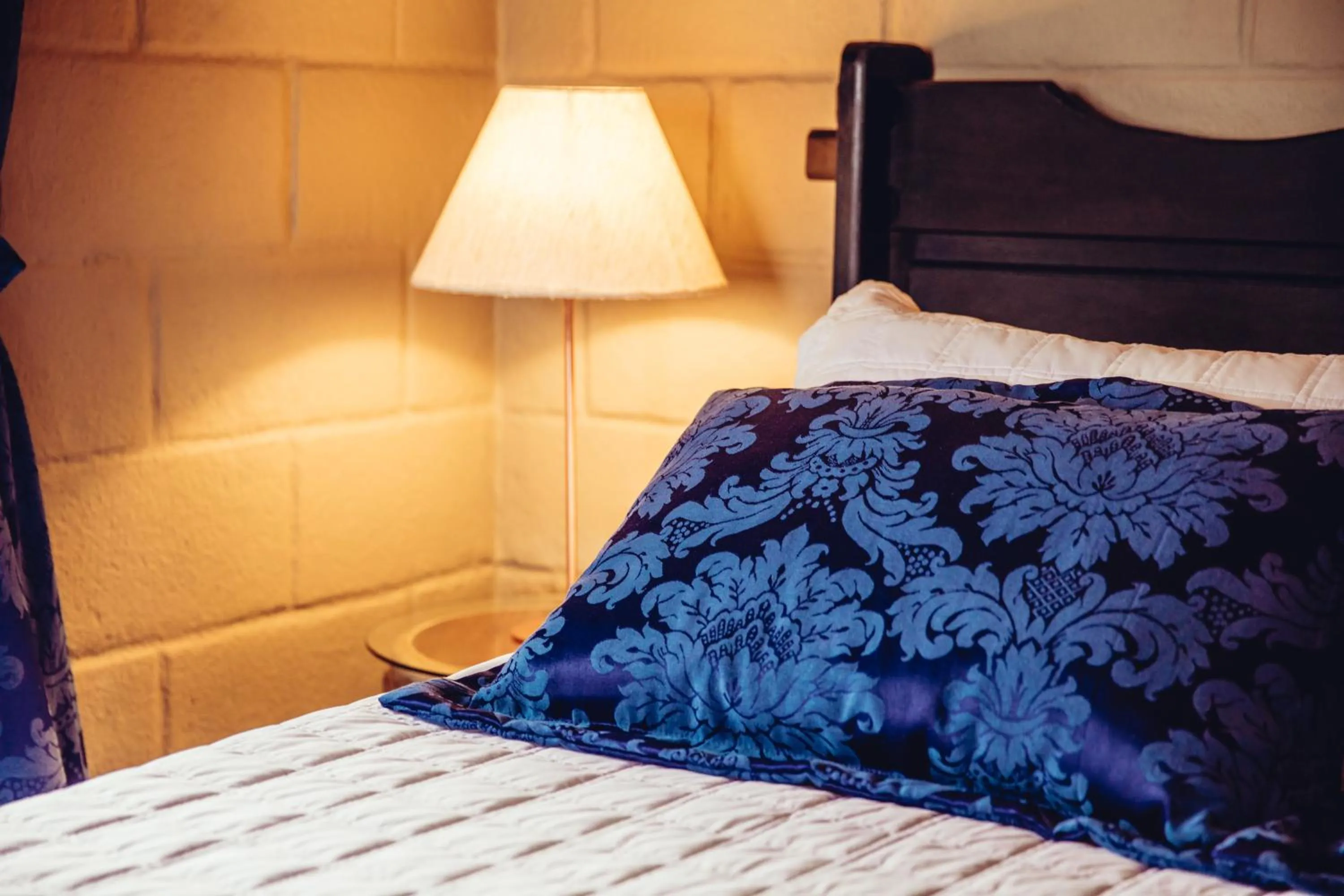 Decorative detail, Bed in Pousada Camelot Inn