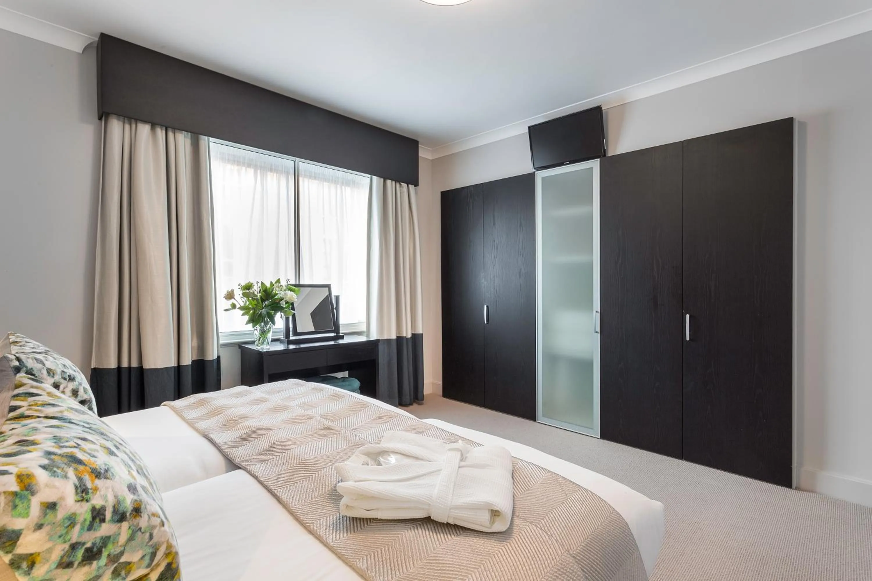 Bed in Arlington House Apartments