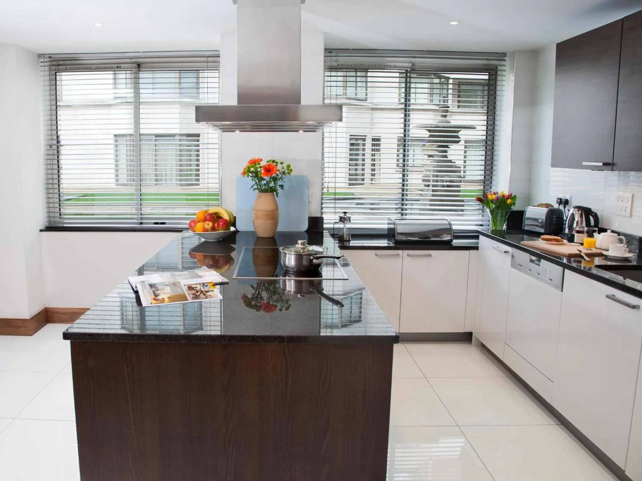 Kitchen or kitchenette in Arlington House Apartments