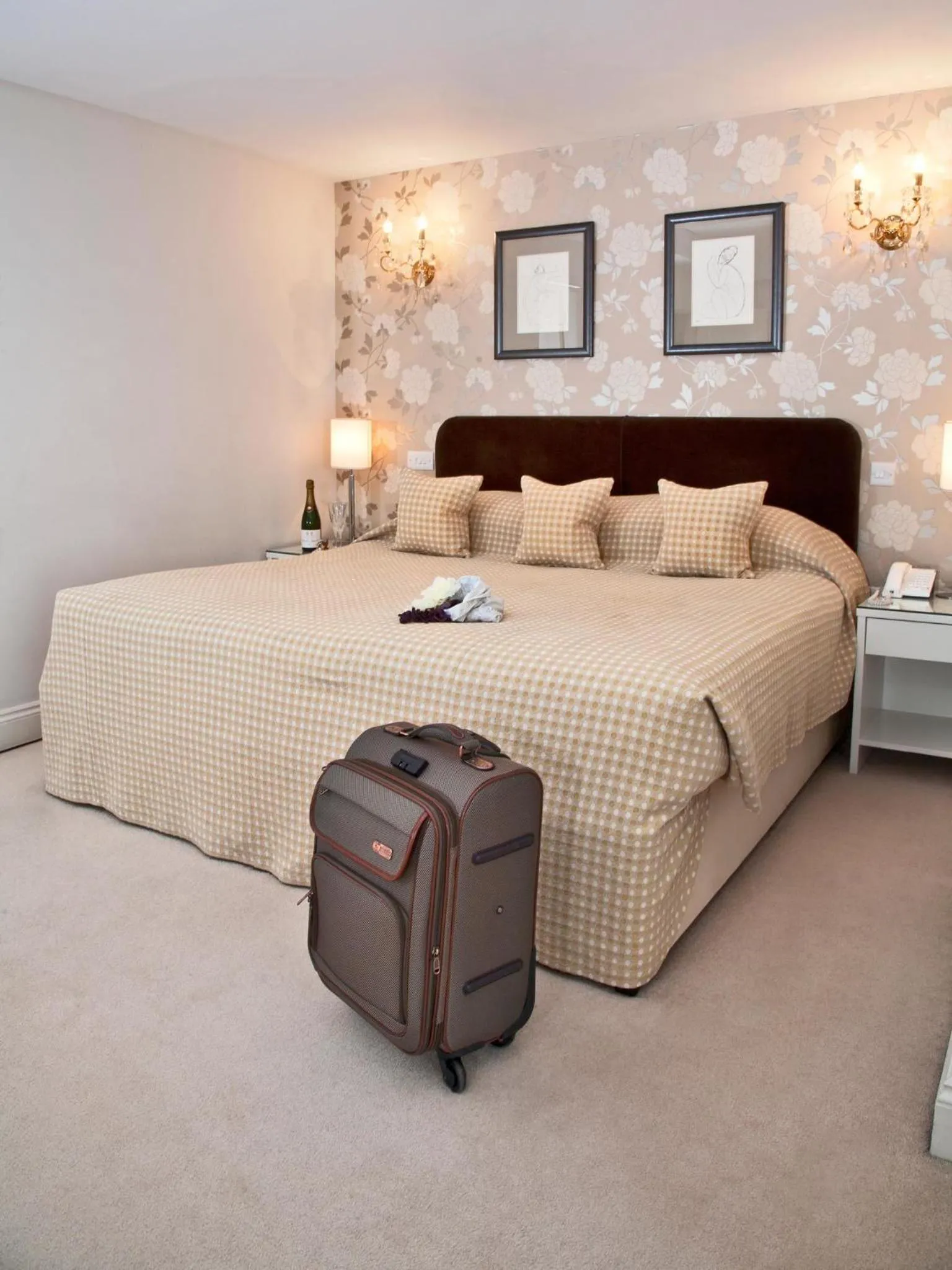 Bed in Arlington House Apartments