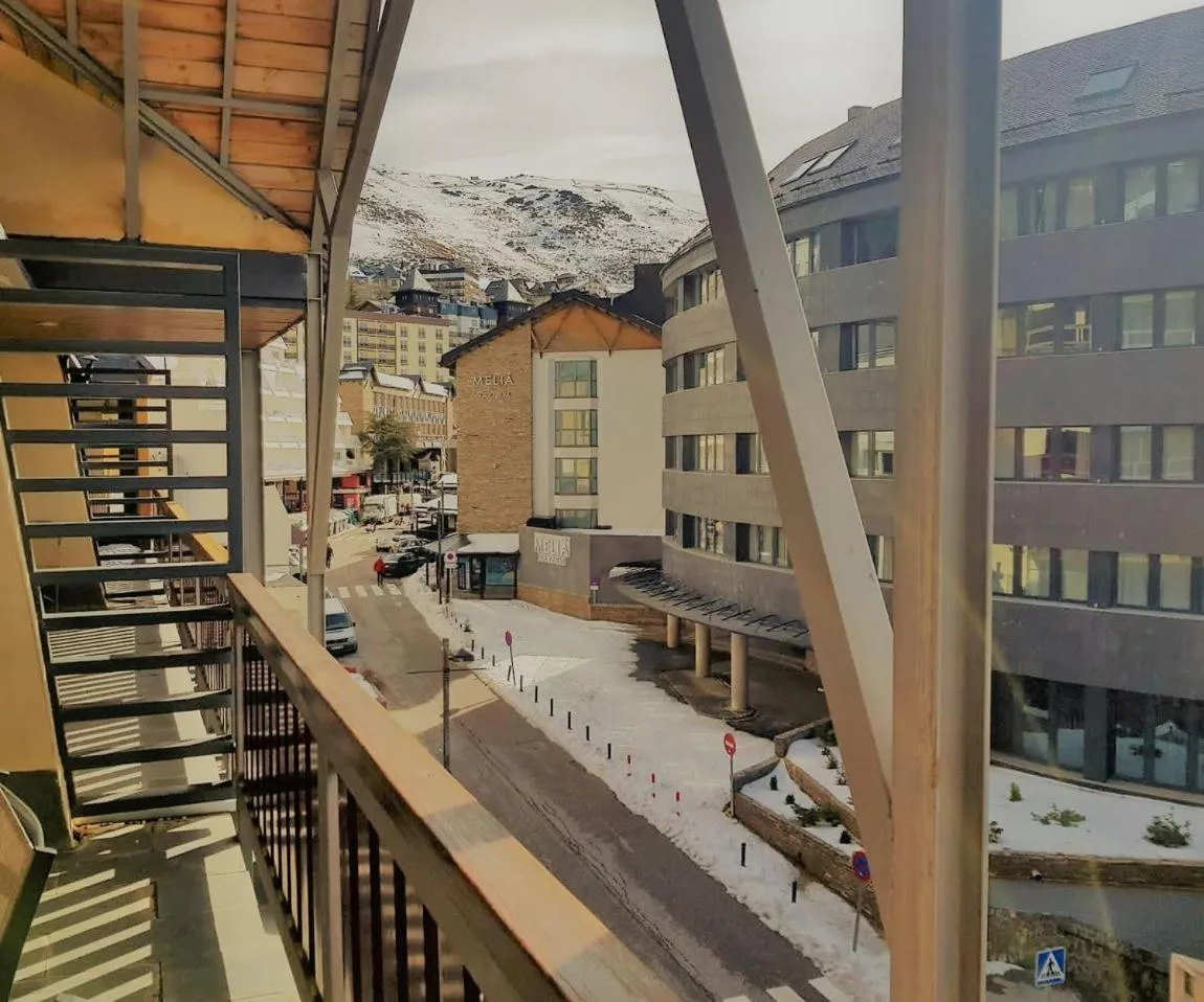 TODOSIERRANEVADA ZONA BAJA - MONTBLANC VISTAS A LA MONTANA - Junto a los Telecabinas