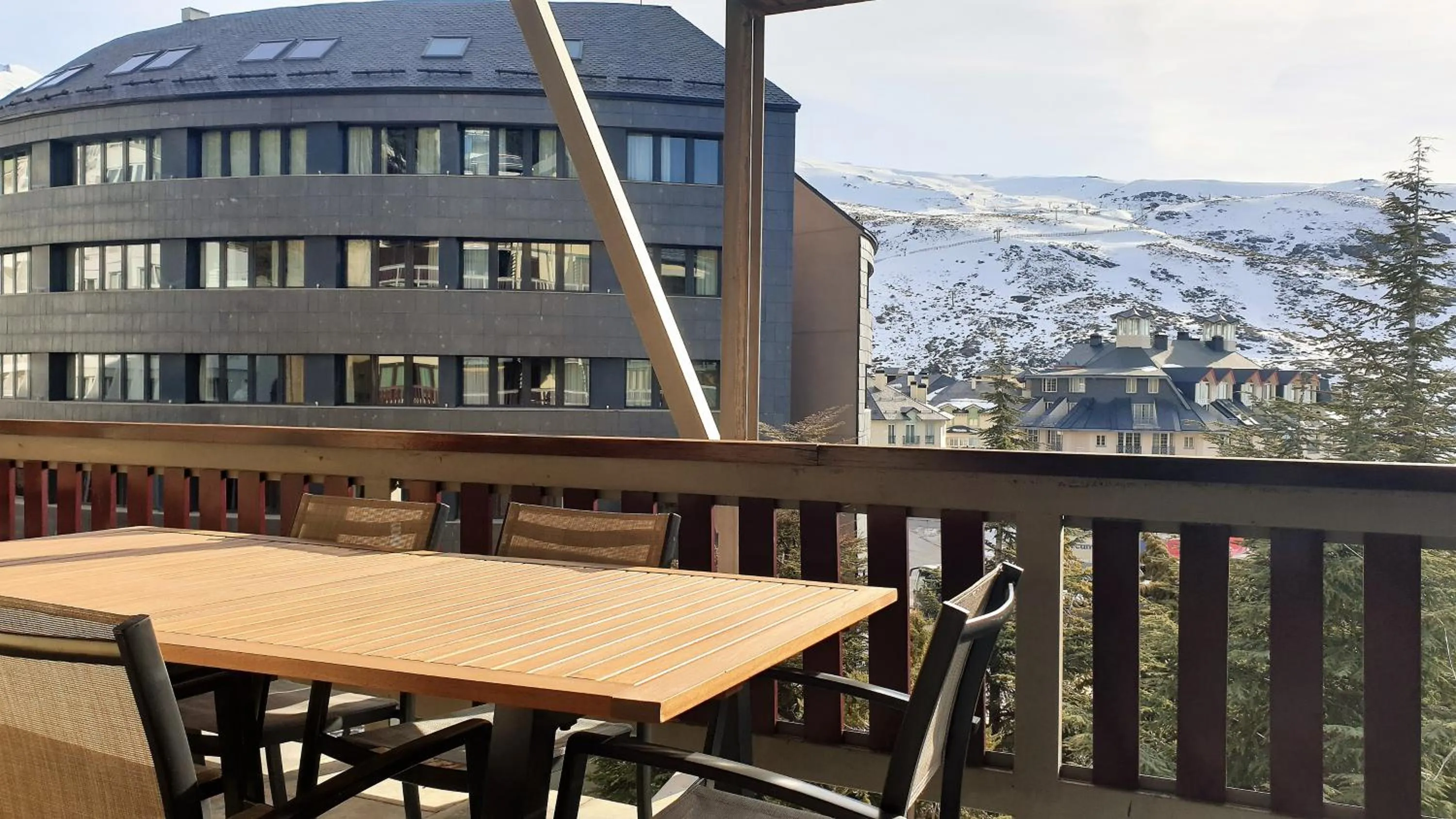 TODOSIERRANEVADA ZONA BAJA - MONTBLANC VISTAS A LA MONTANA - Junto a los Telecabinas