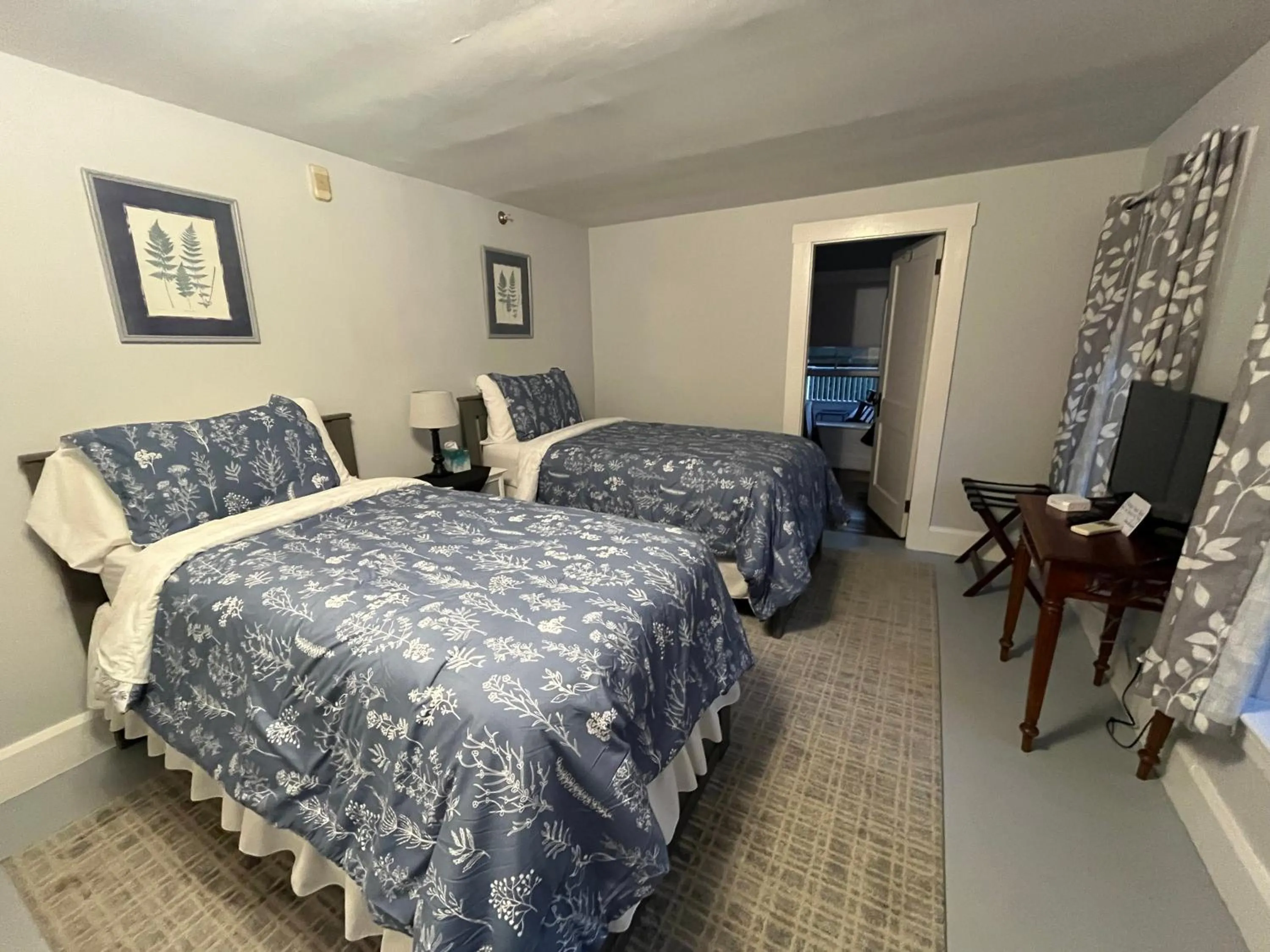 Bed in The Monadnock Inn