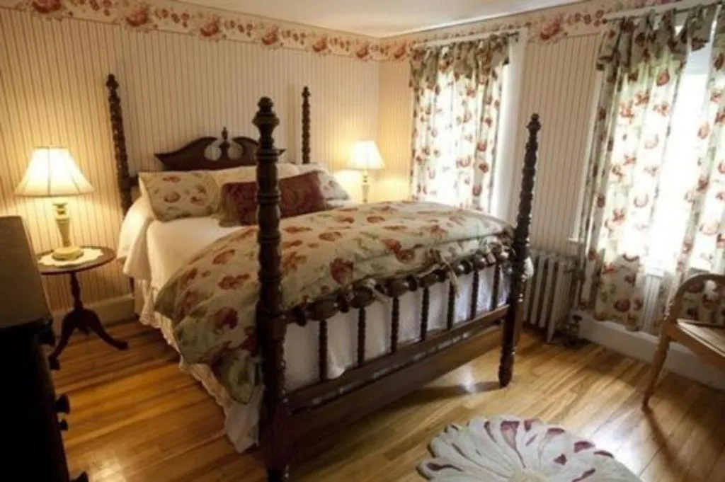 Bedroom, Bed in The Monadnock Inn
