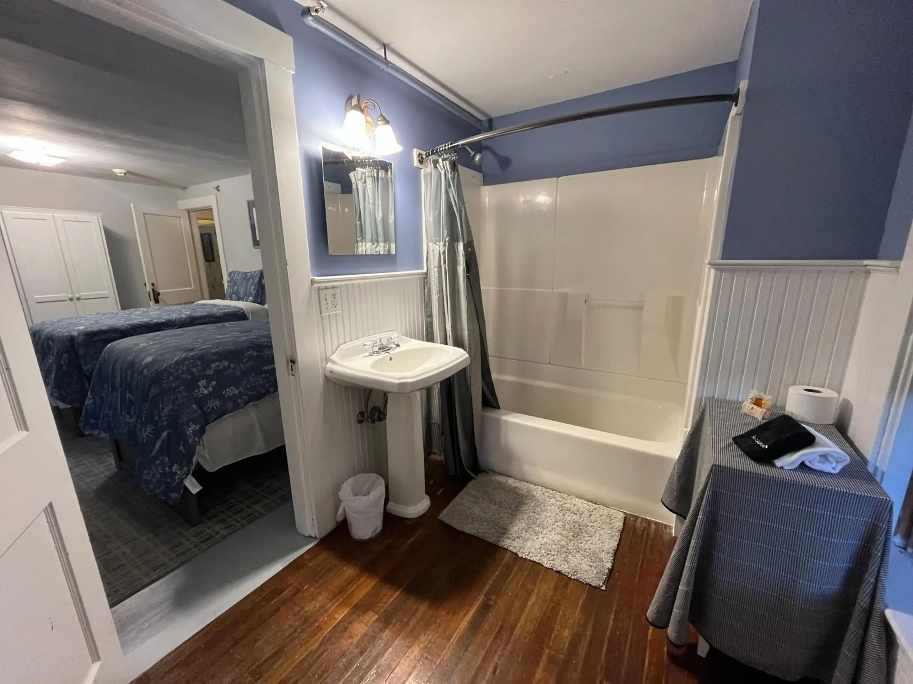 Double or Twin Room with Bathroom in The Monadnock Inn Double or Twin Room with Bathroom in The Monadnock Inn