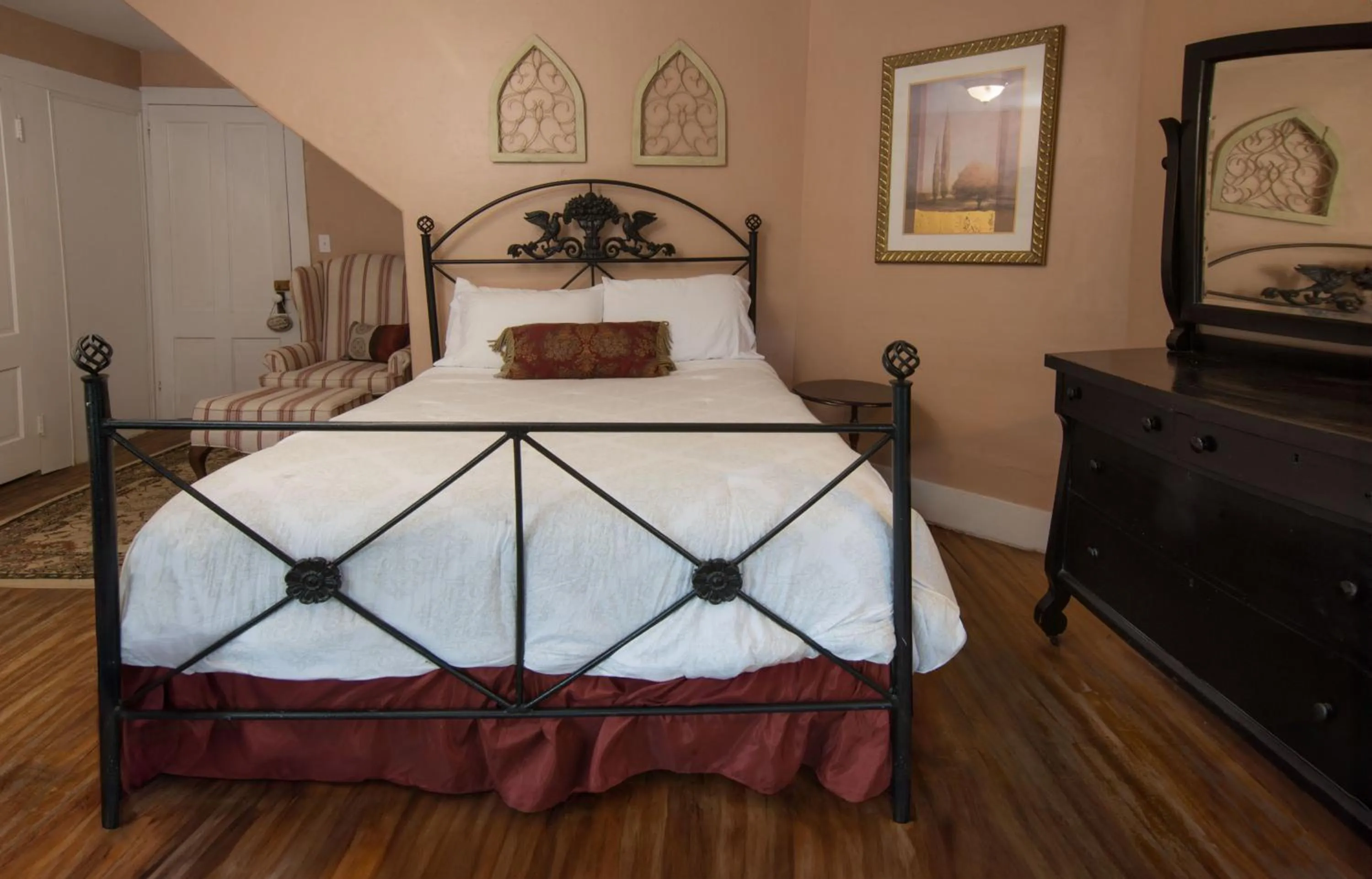 Bed in The Monadnock Inn