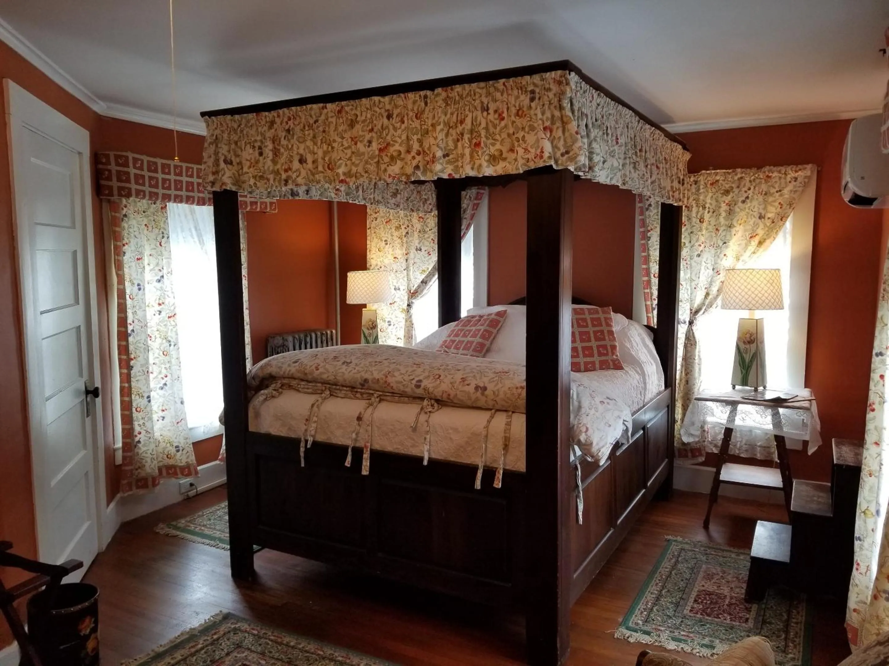 Bedroom, Bed in The Monadnock Inn