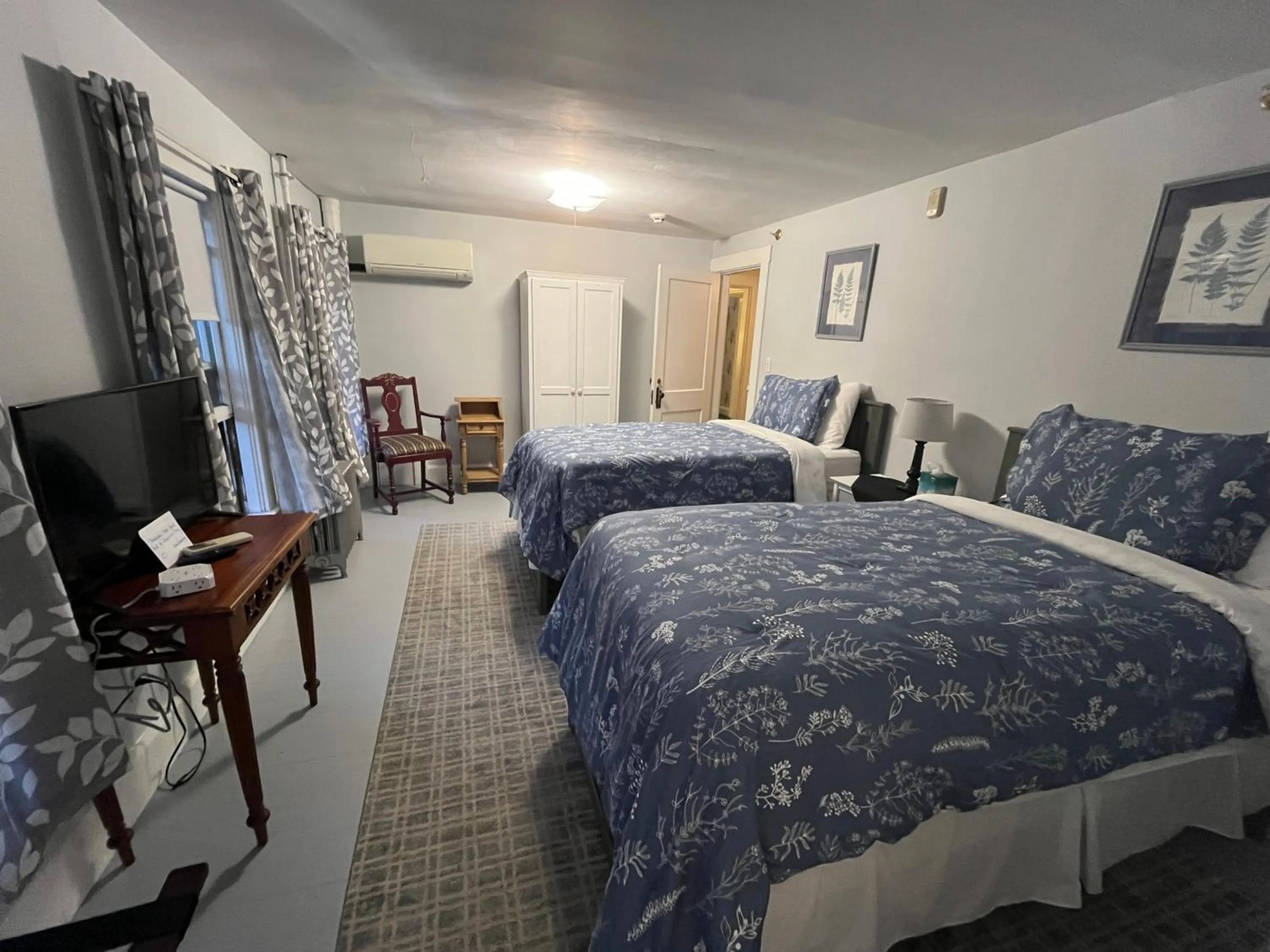 Bed in The Monadnock Inn