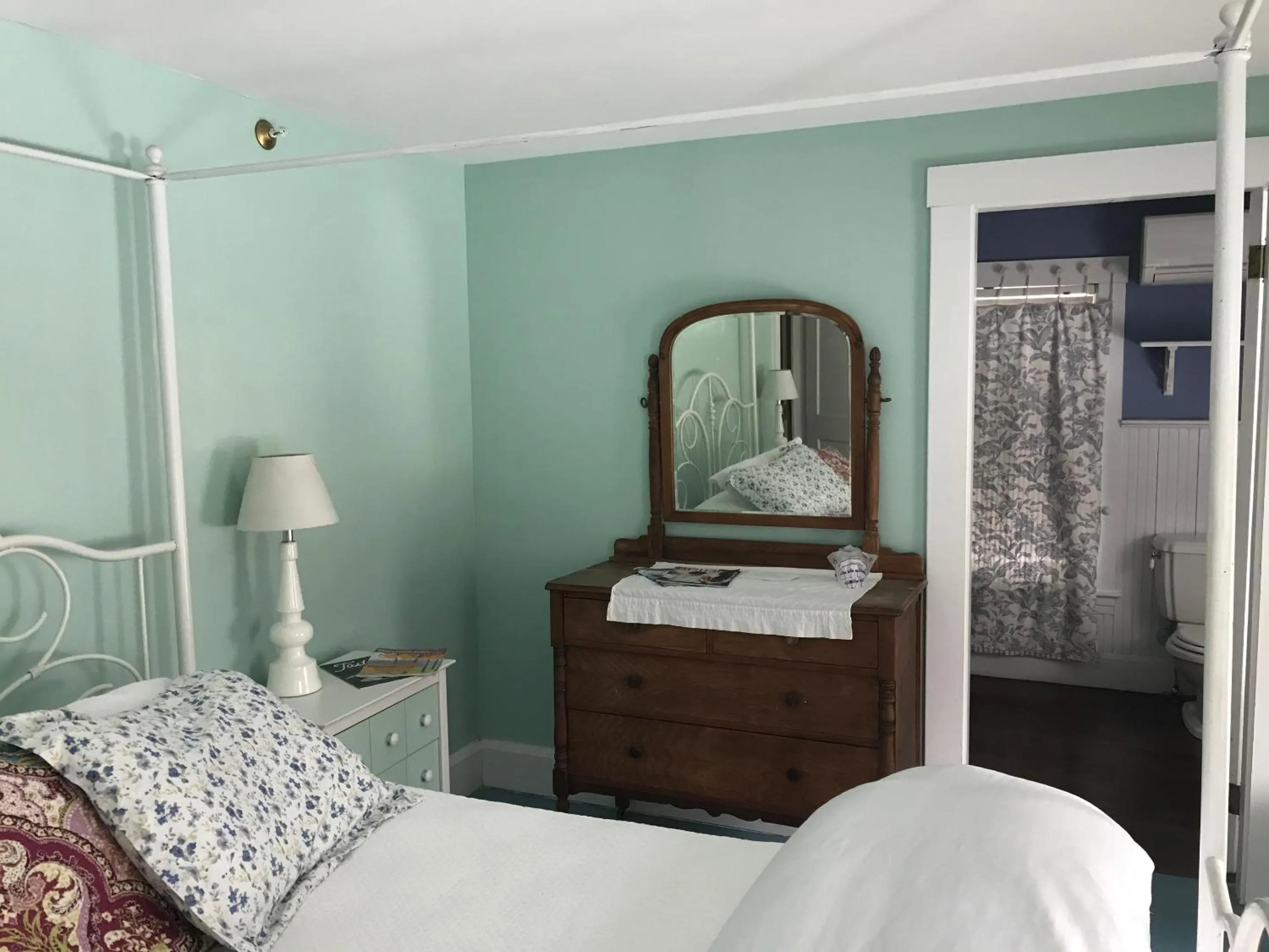 Bedroom, Bed in The Monadnock Inn