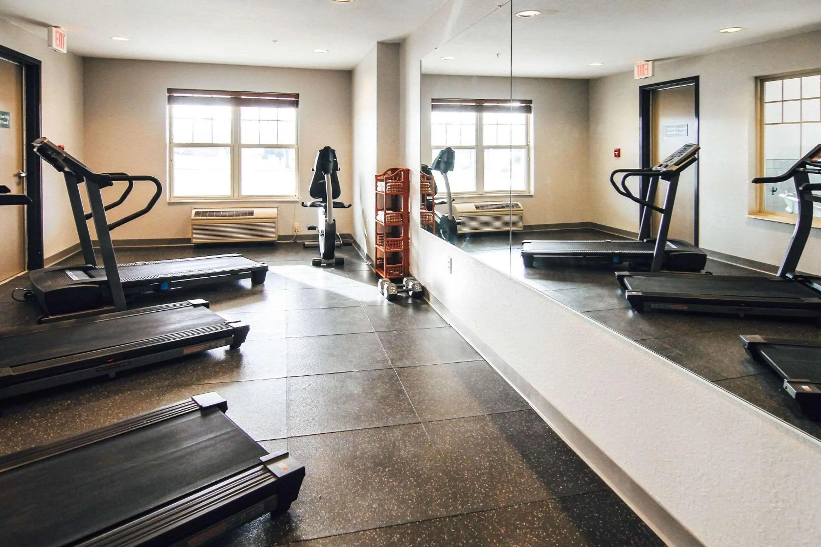 Fitness centre/facilities in Country Inn & Suites by Radisson, Stockton, IL