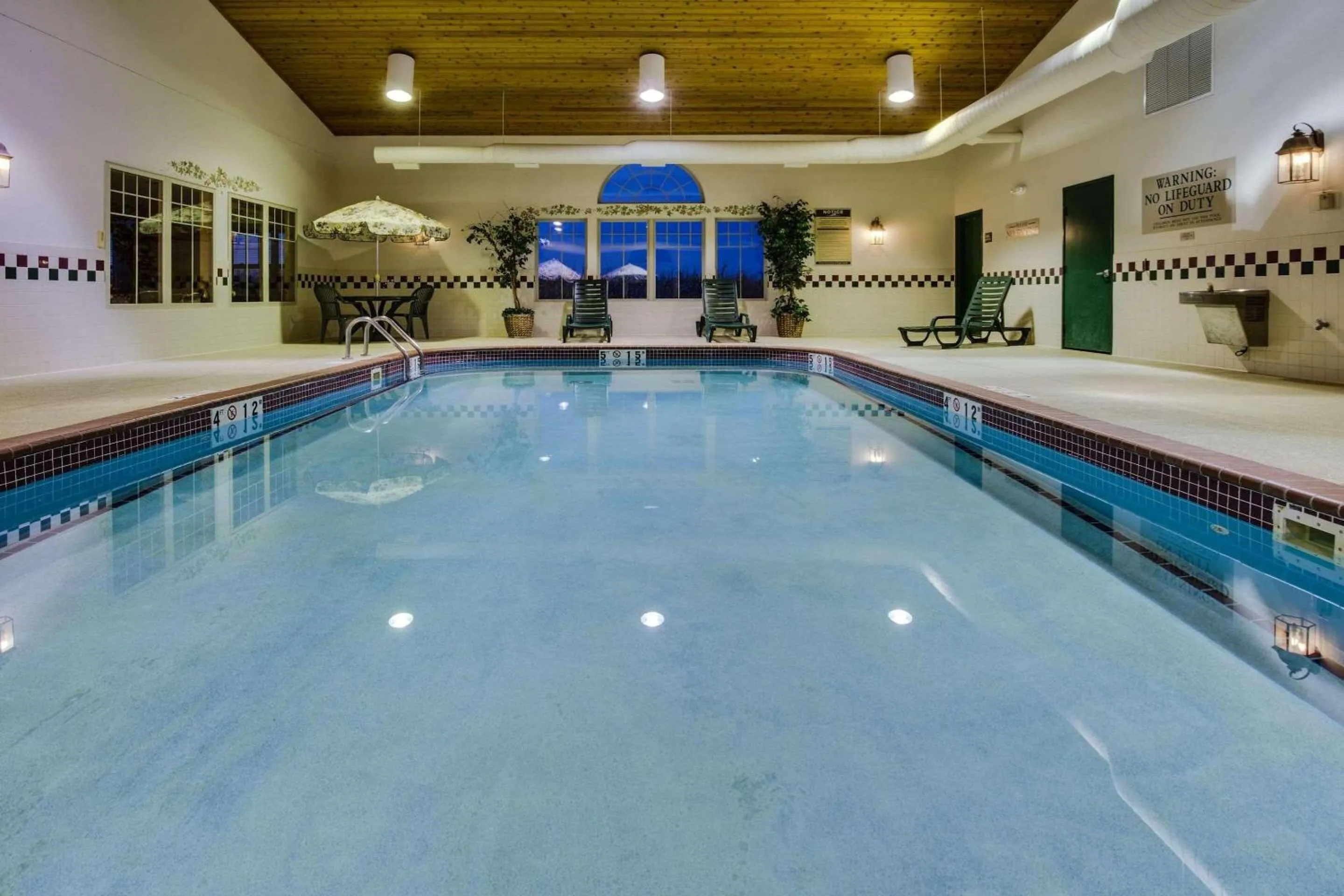 Swimming pool in Country Inn & Suites by Radisson, Stockton, IL