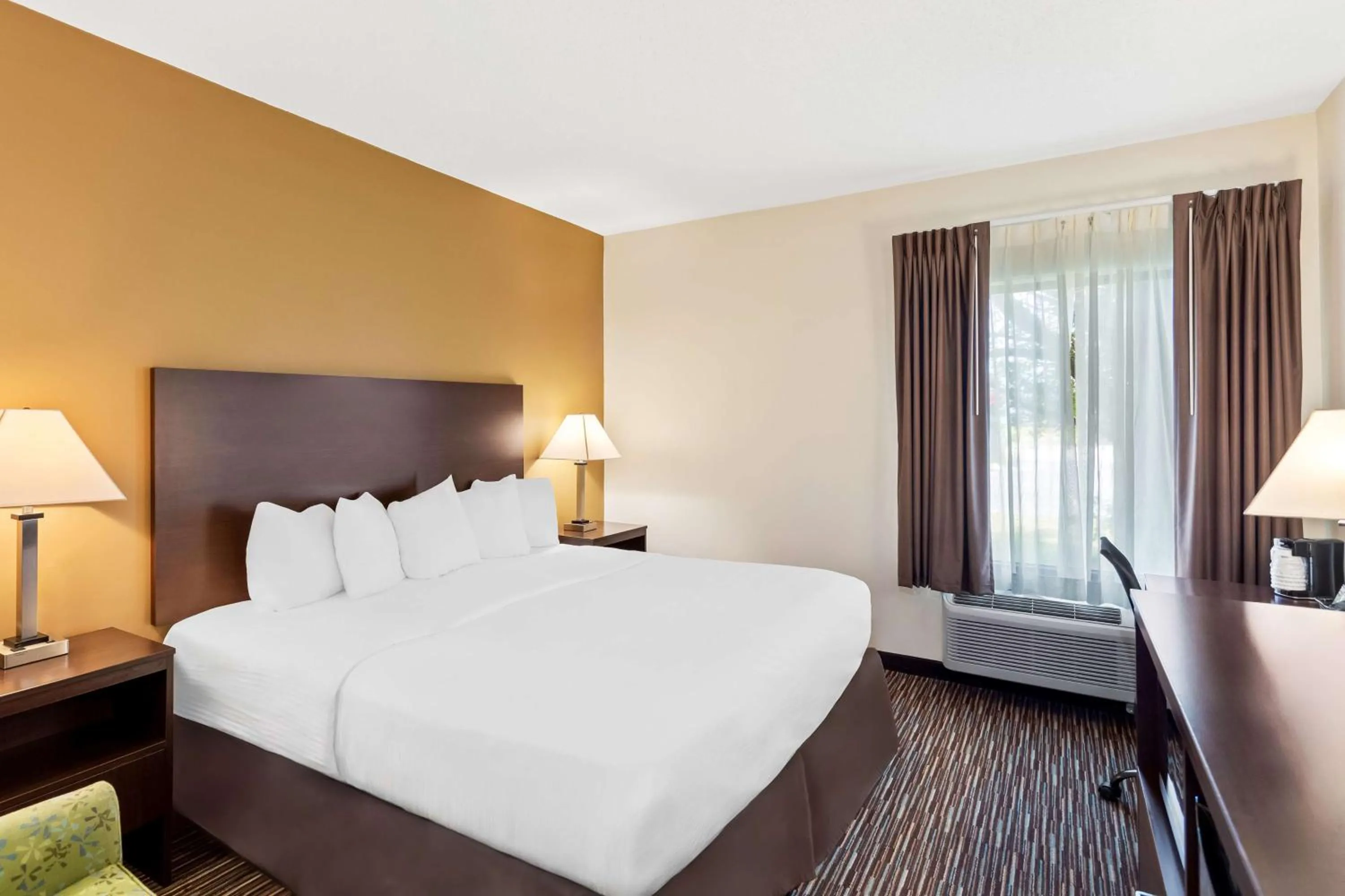 Bedroom, Bed in SureStay by Best Western Grayson