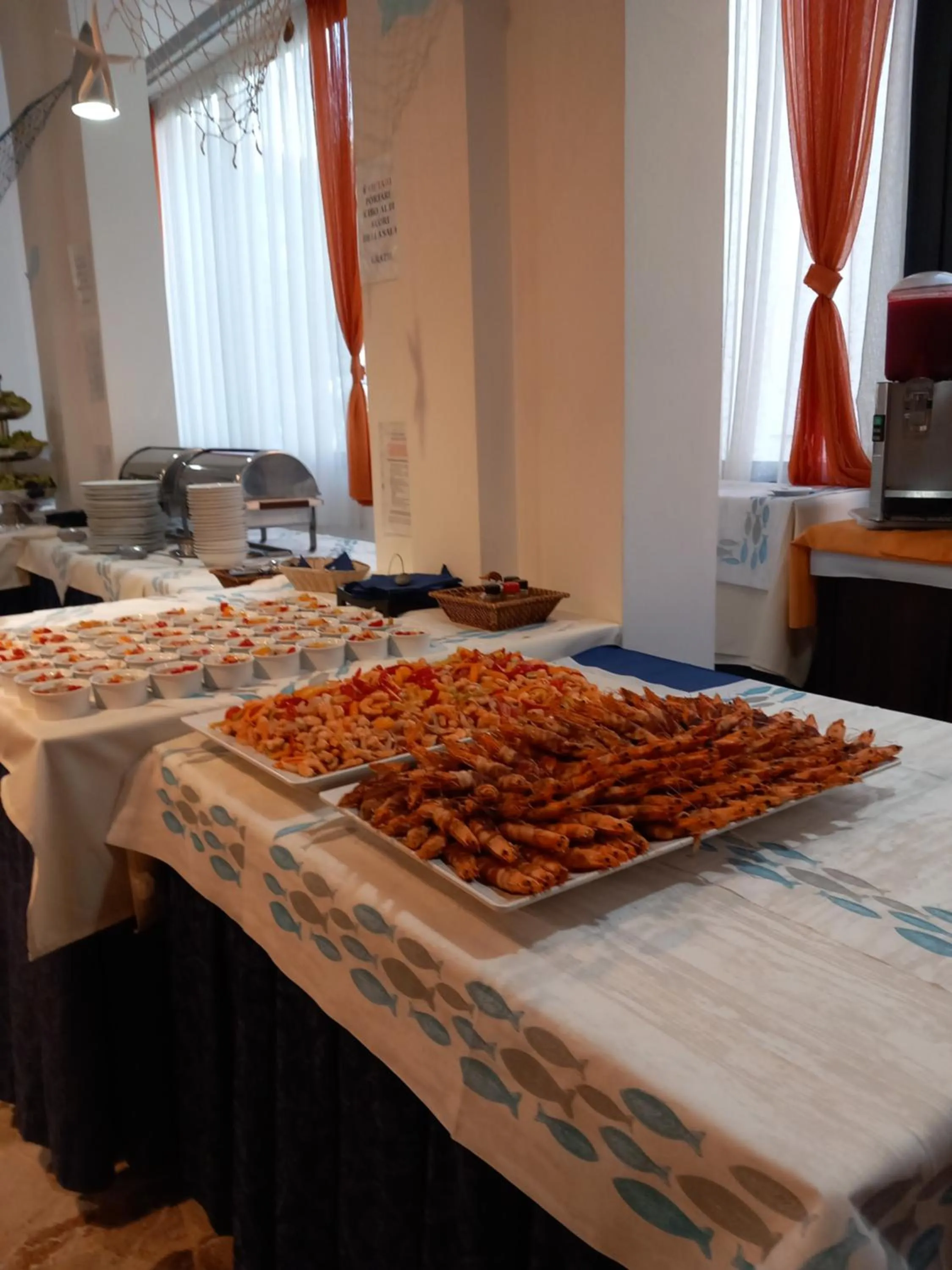 Restaurant/places to eat in Hotel Alaska