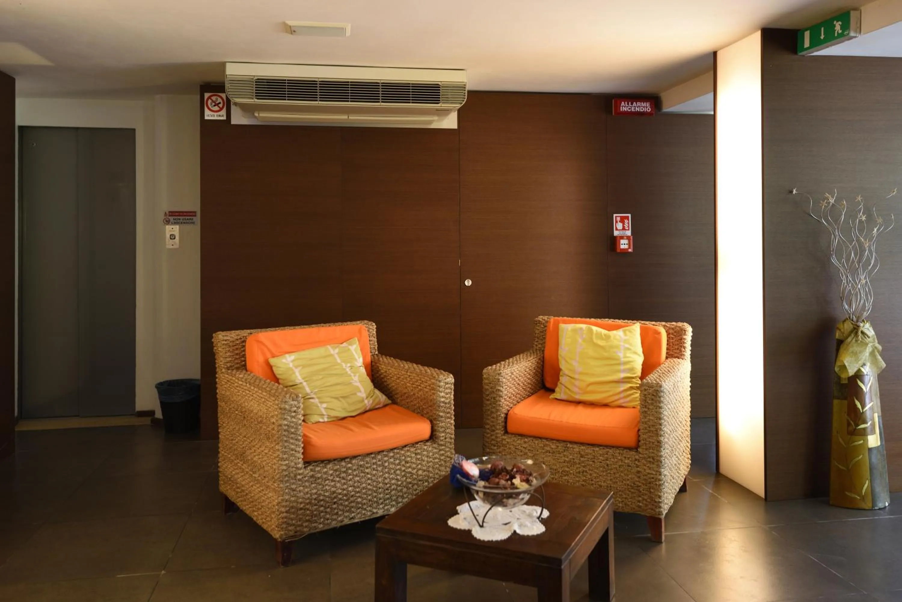 Communal lounge/ TV room in Hotel Alaska