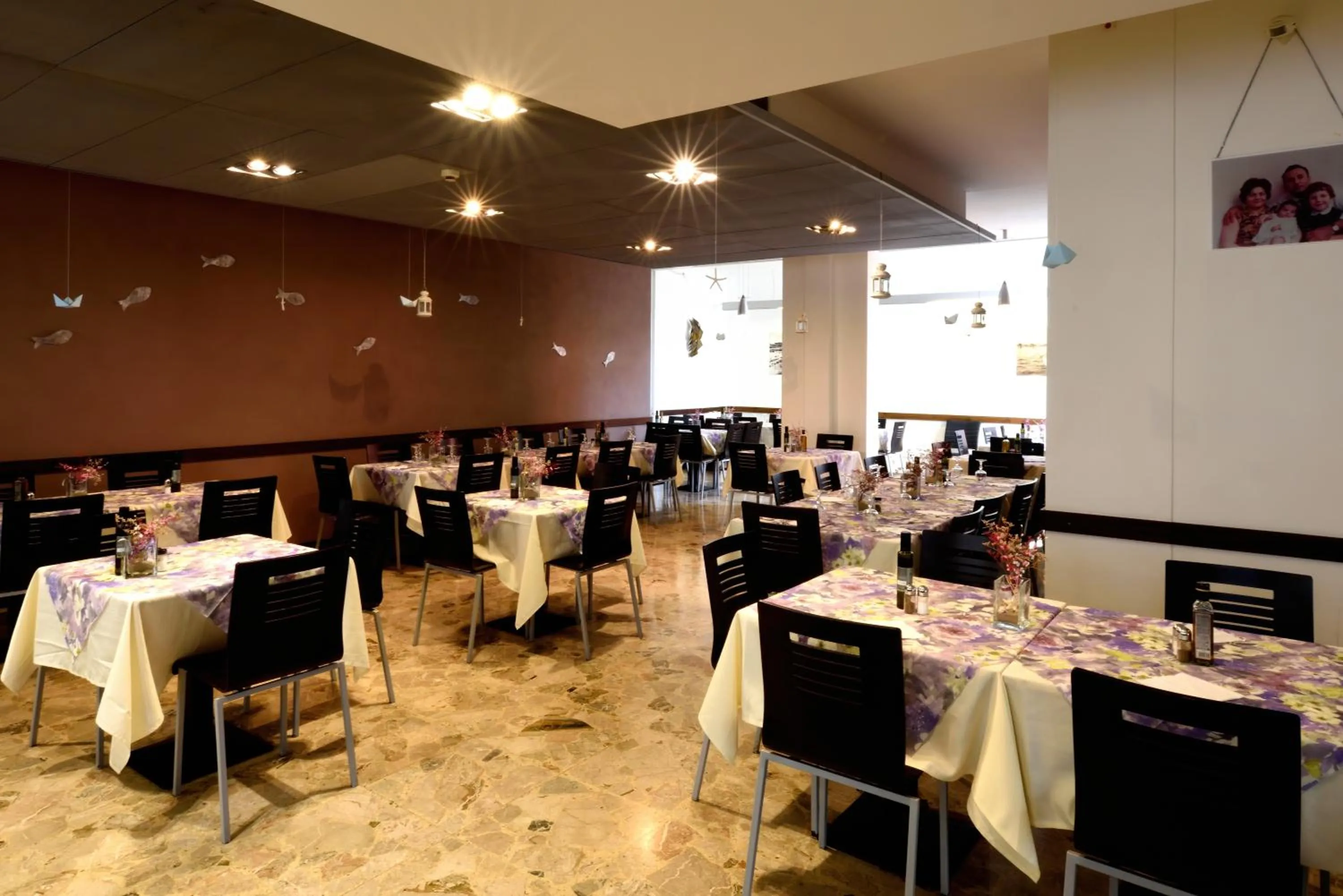 Restaurant/places to eat in Hotel Alaska