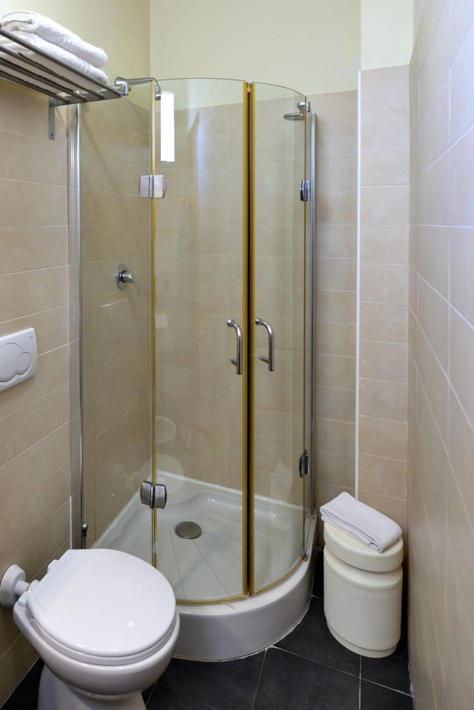 Shower in Hotel Alaska