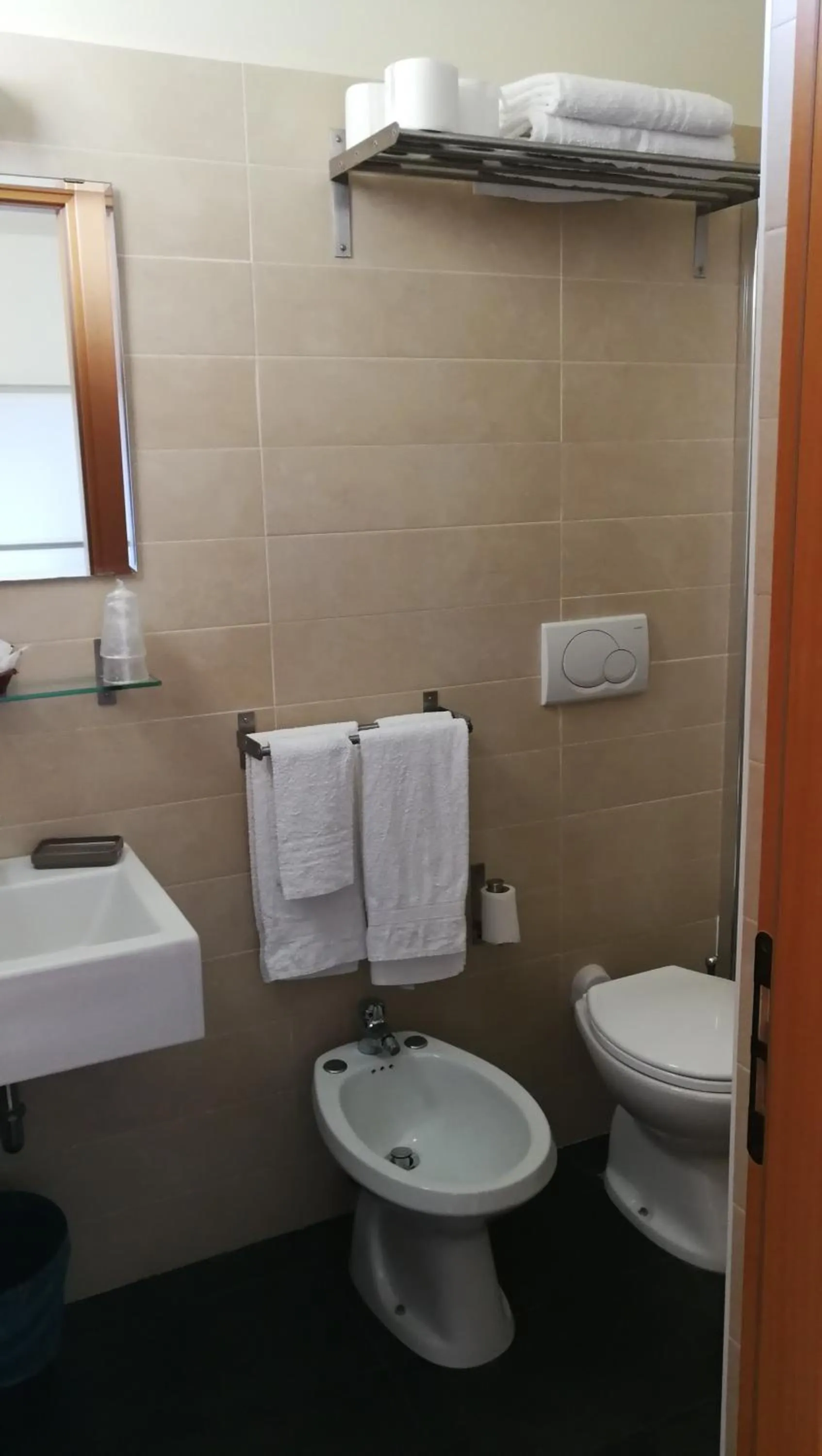 Shower in Hotel Alaska