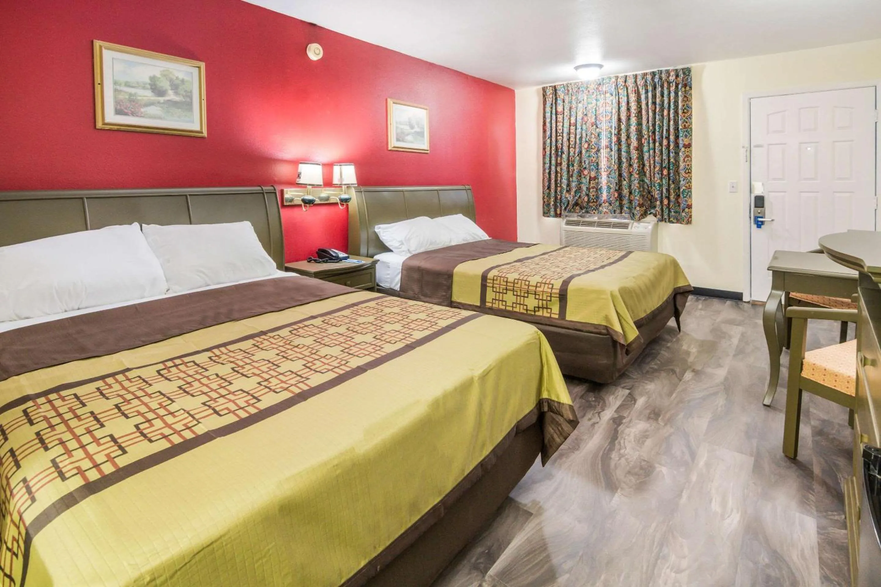 Photo of the whole room, Bed in Rodeway Inn Ranger I-20