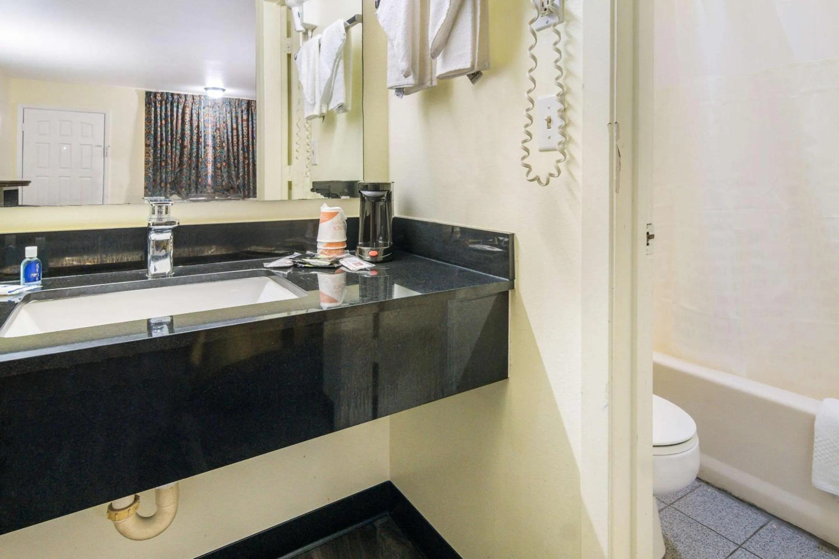 Bathroom in Rodeway Inn Ranger I-20