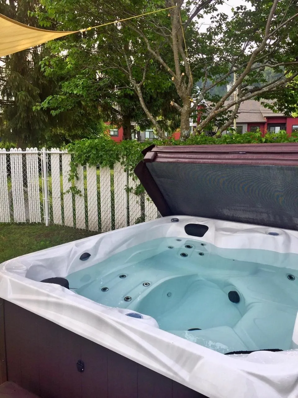 Hot Tub in Motel Le JoliBourg