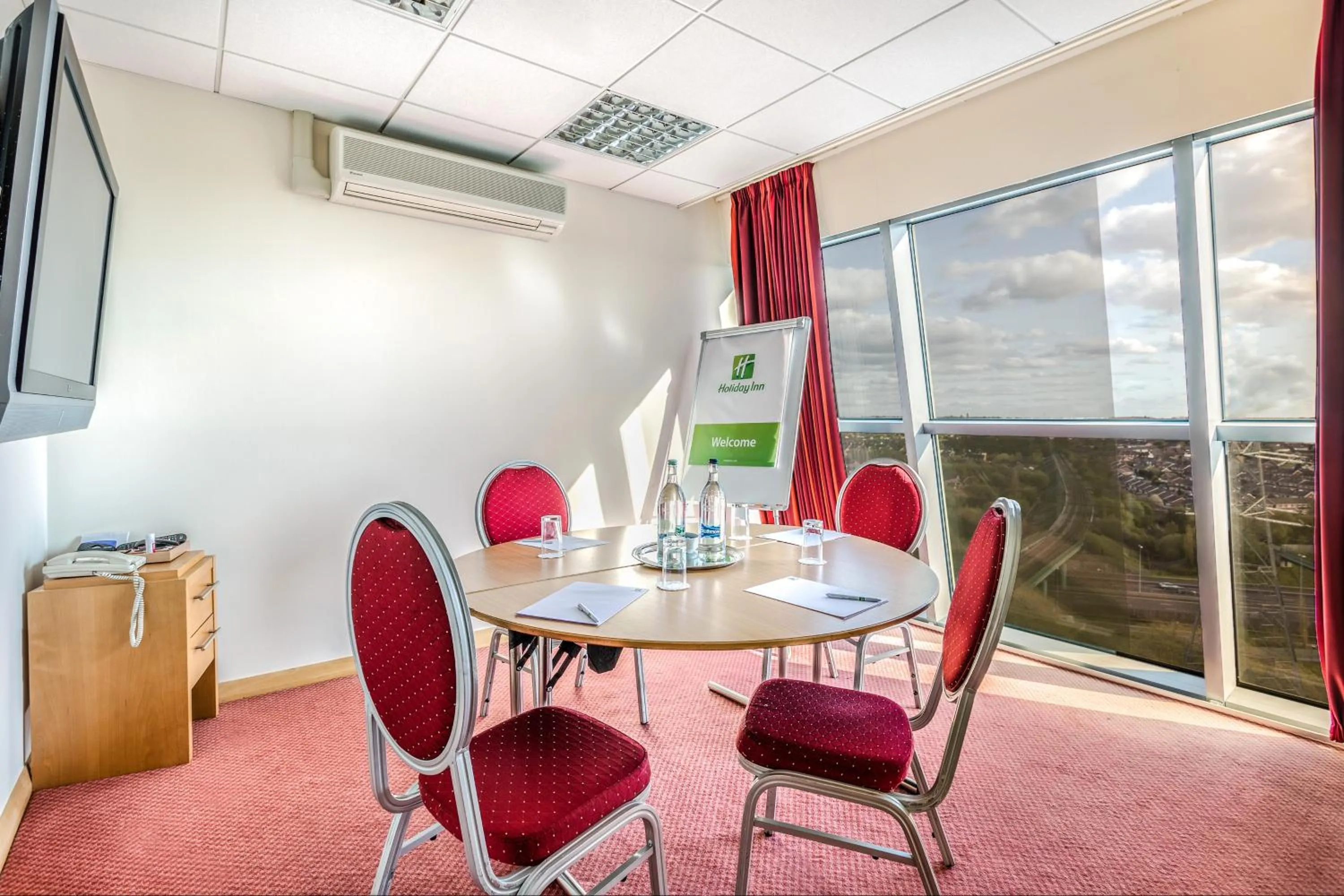 Meeting/conference room in Holiday Inn Birmingham North - Cannock by IHG