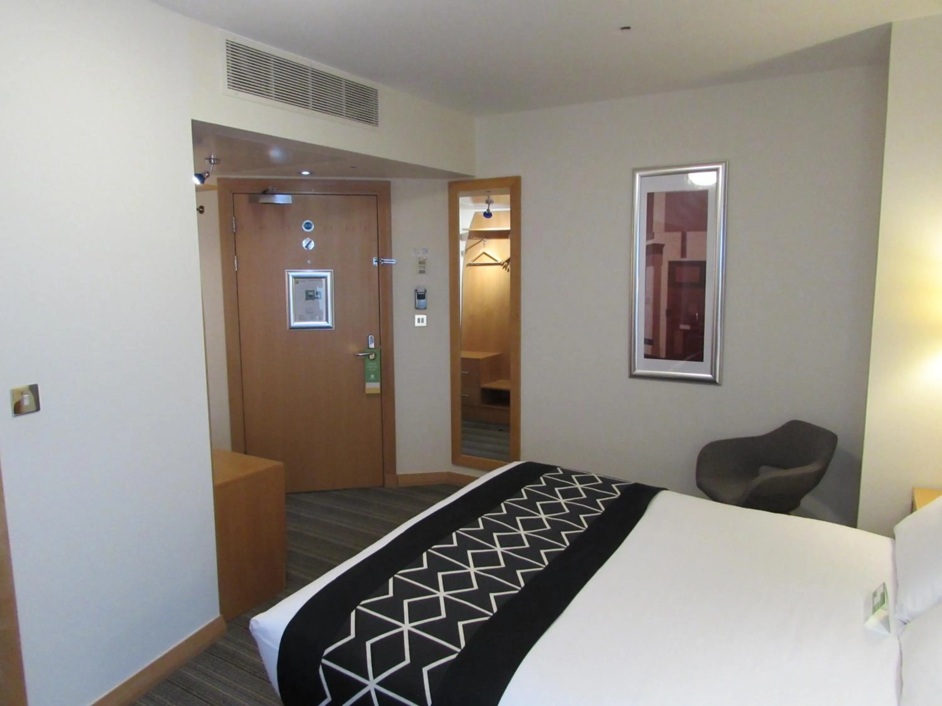 Photo of the whole room, Bed in Holiday Inn Birmingham North - Cannock by IHG