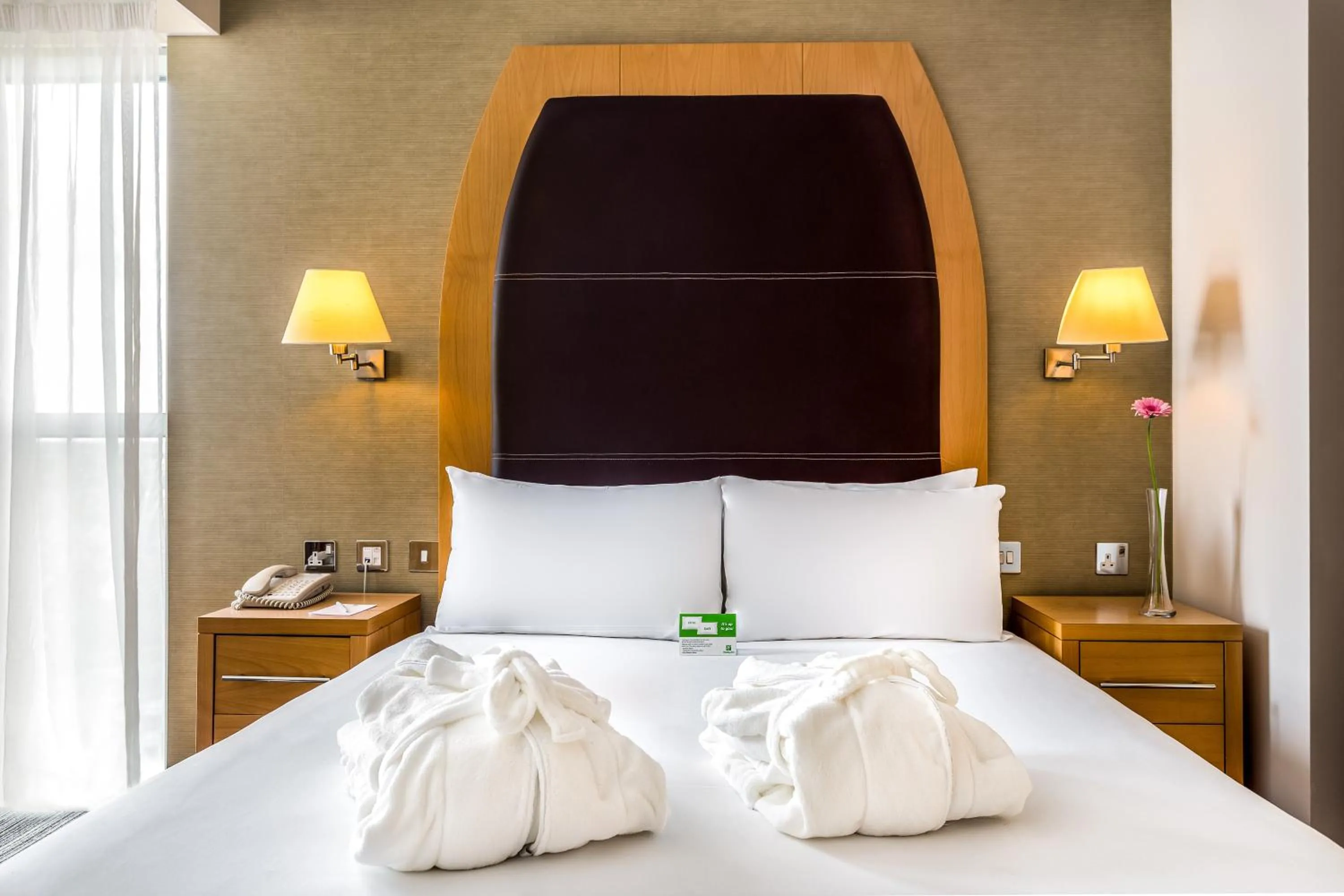 Photo of the whole room, Bed in Holiday Inn Birmingham North - Cannock by IHG