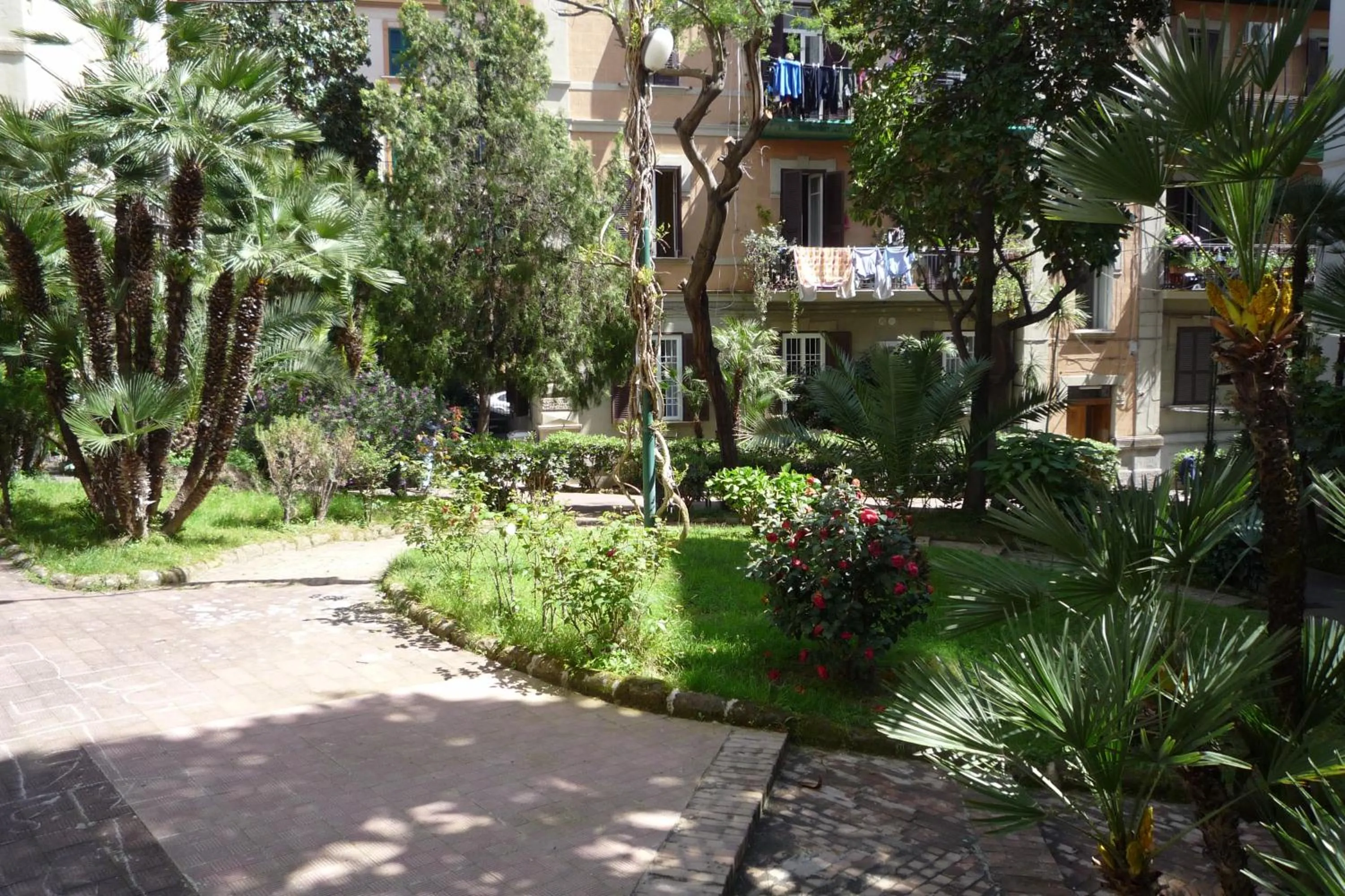 Facade/entrance in Casa Roger