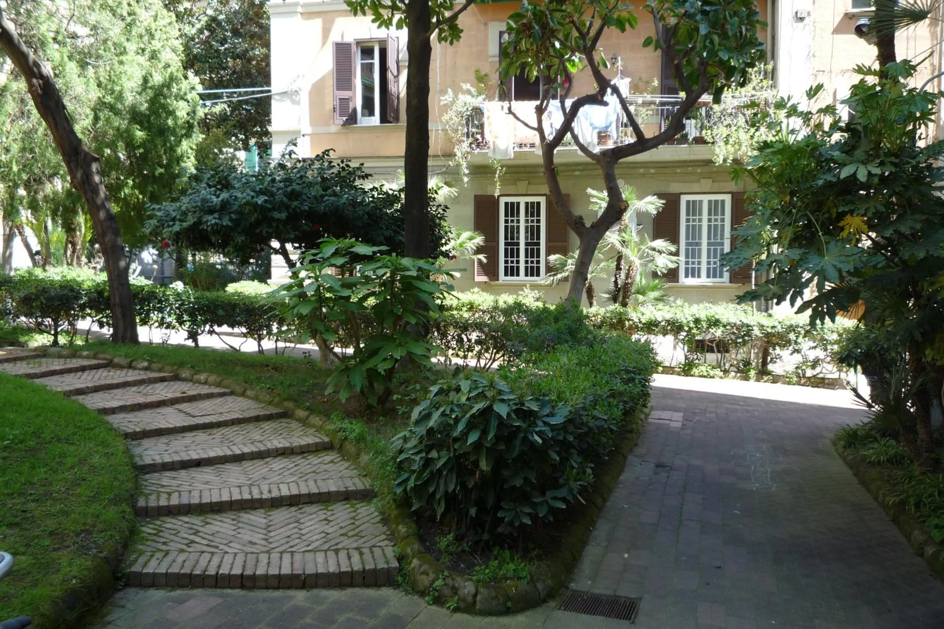 Facade/entrance in Casa Roger