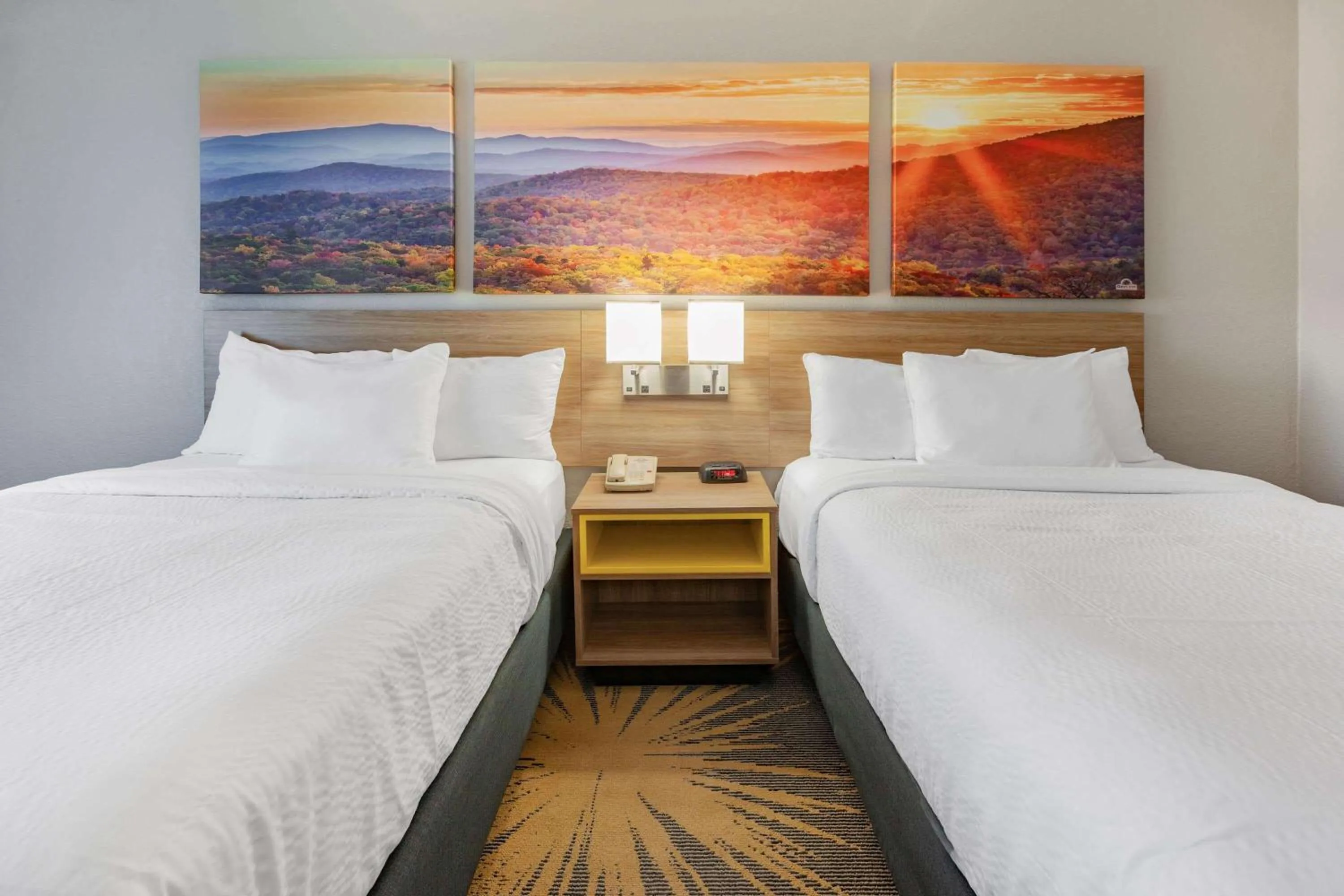 Bedroom, Bed in Days Inn by Wyndham Roanoke Hollins Near I-81