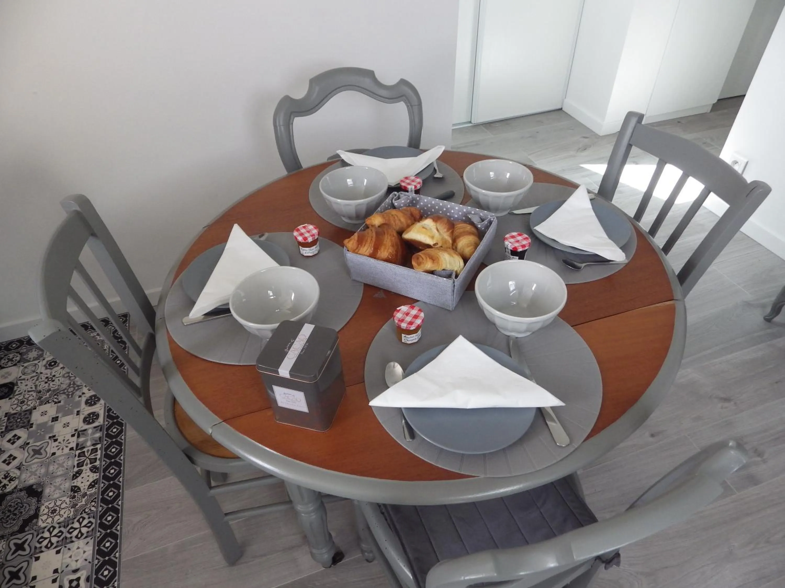 Dining area in Les Tournelles