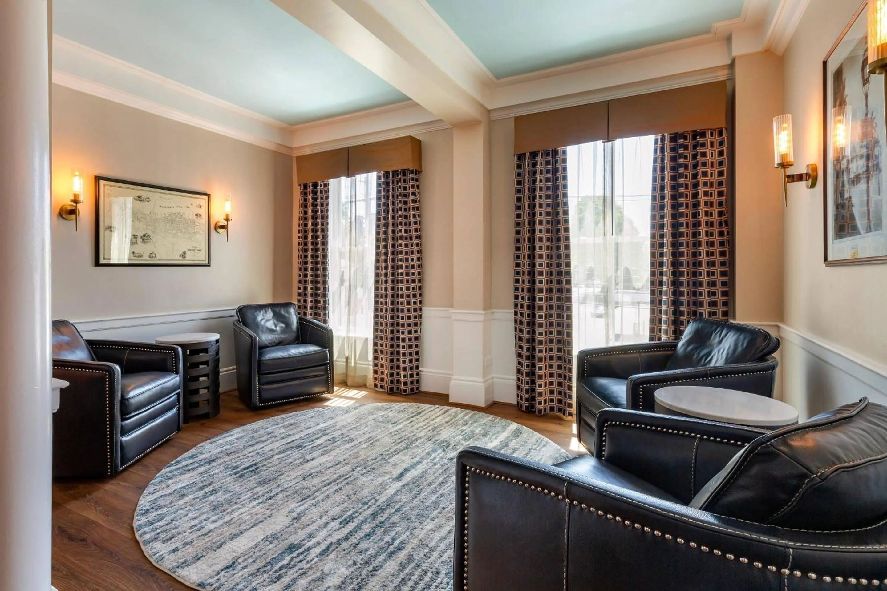 Lobby or reception in Essex Street Inn & Suites, an Ascend Collection Hotel