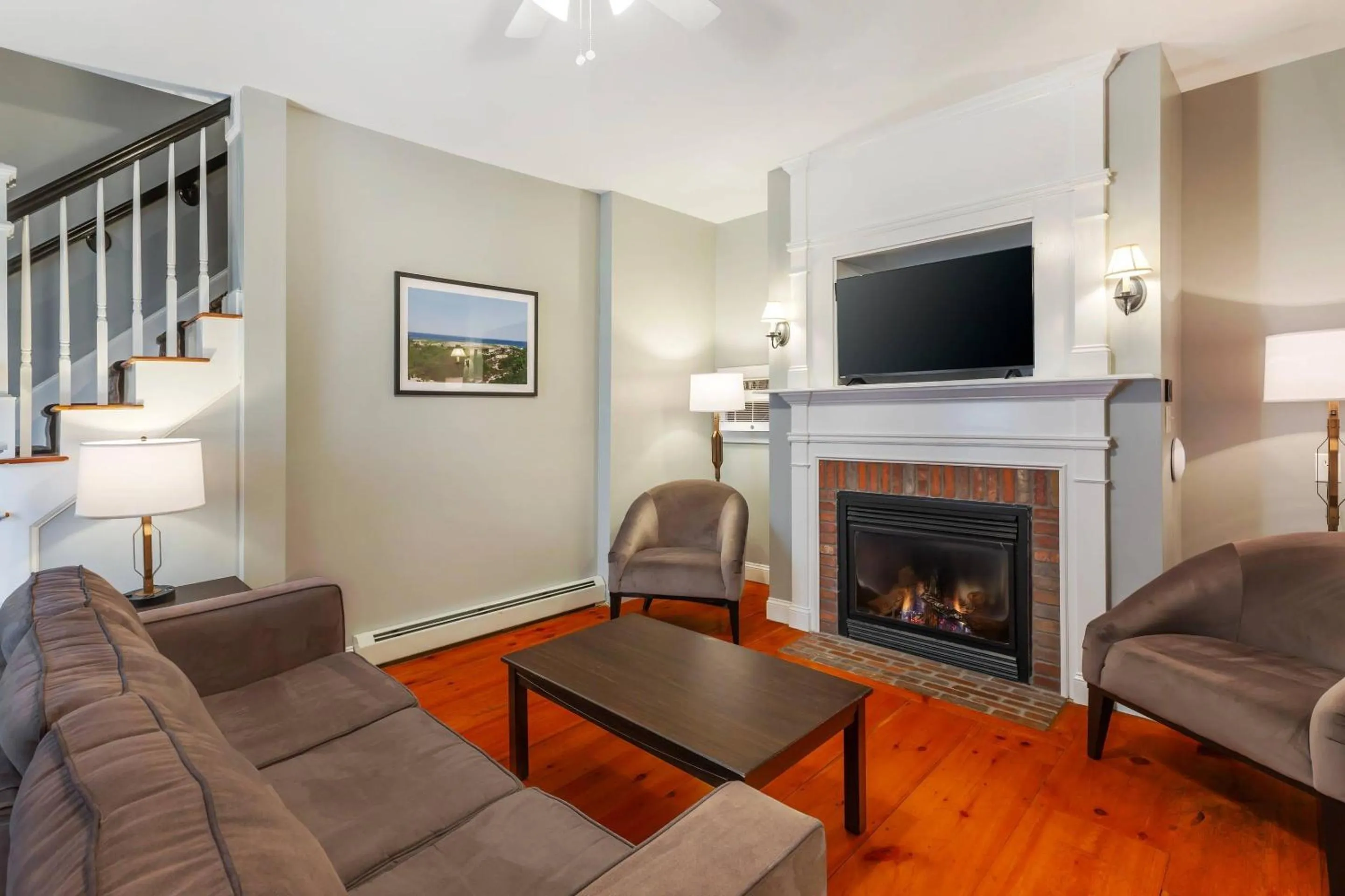 Bedroom in Essex Street Inn & Suites, an Ascend Collection Hotel