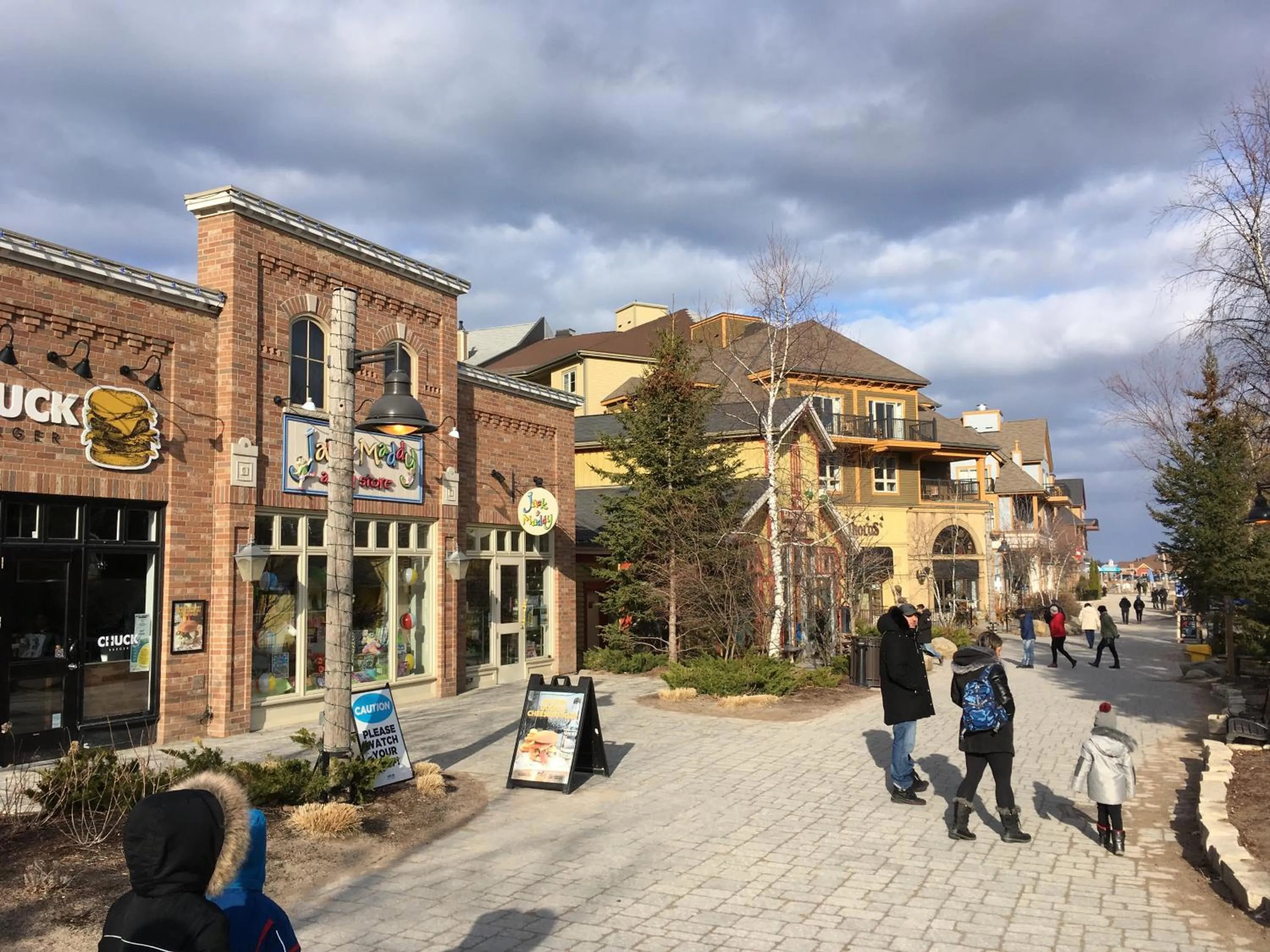 Restaurant/places to eat in Blue Mountain Studio Loft at North Creek Resort
