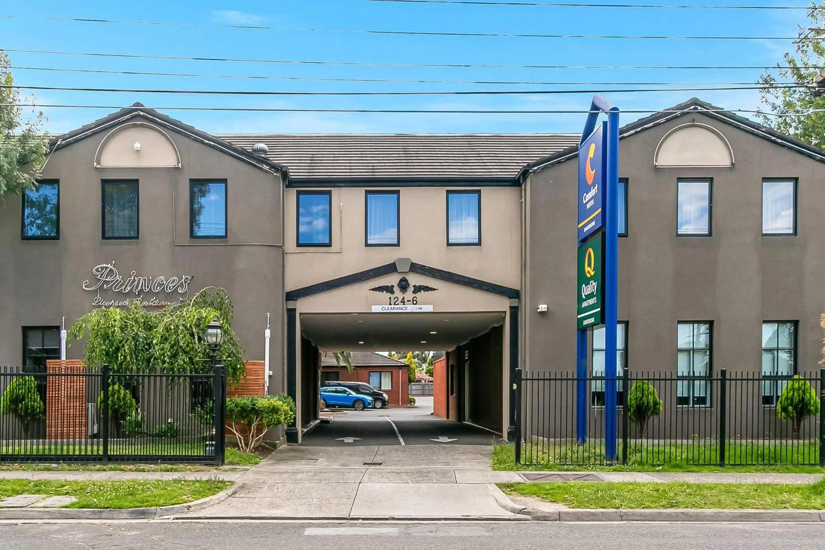 Property building in Comfort Hotel Dandenong