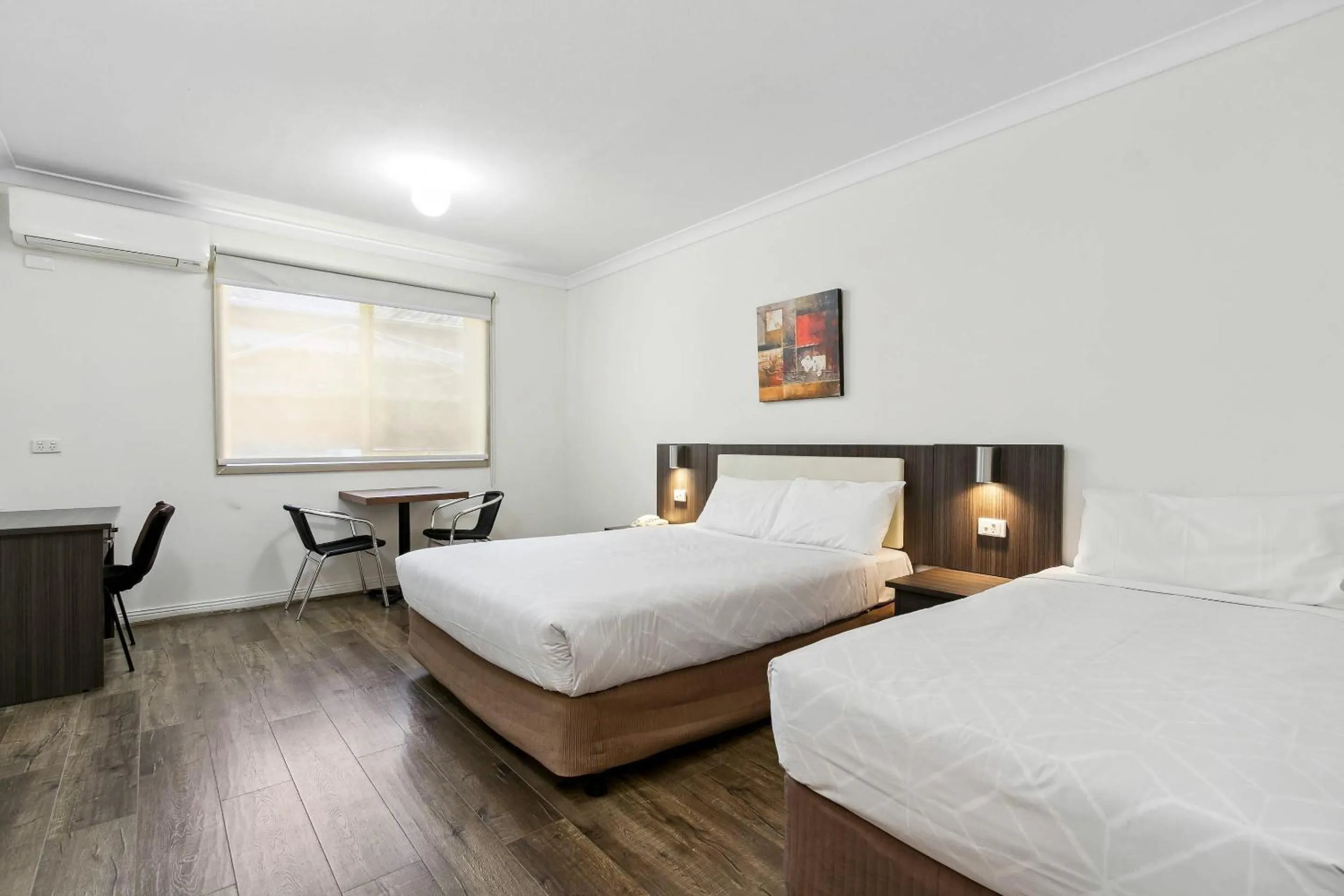 Bedroom, Bed in Comfort Hotel Dandenong