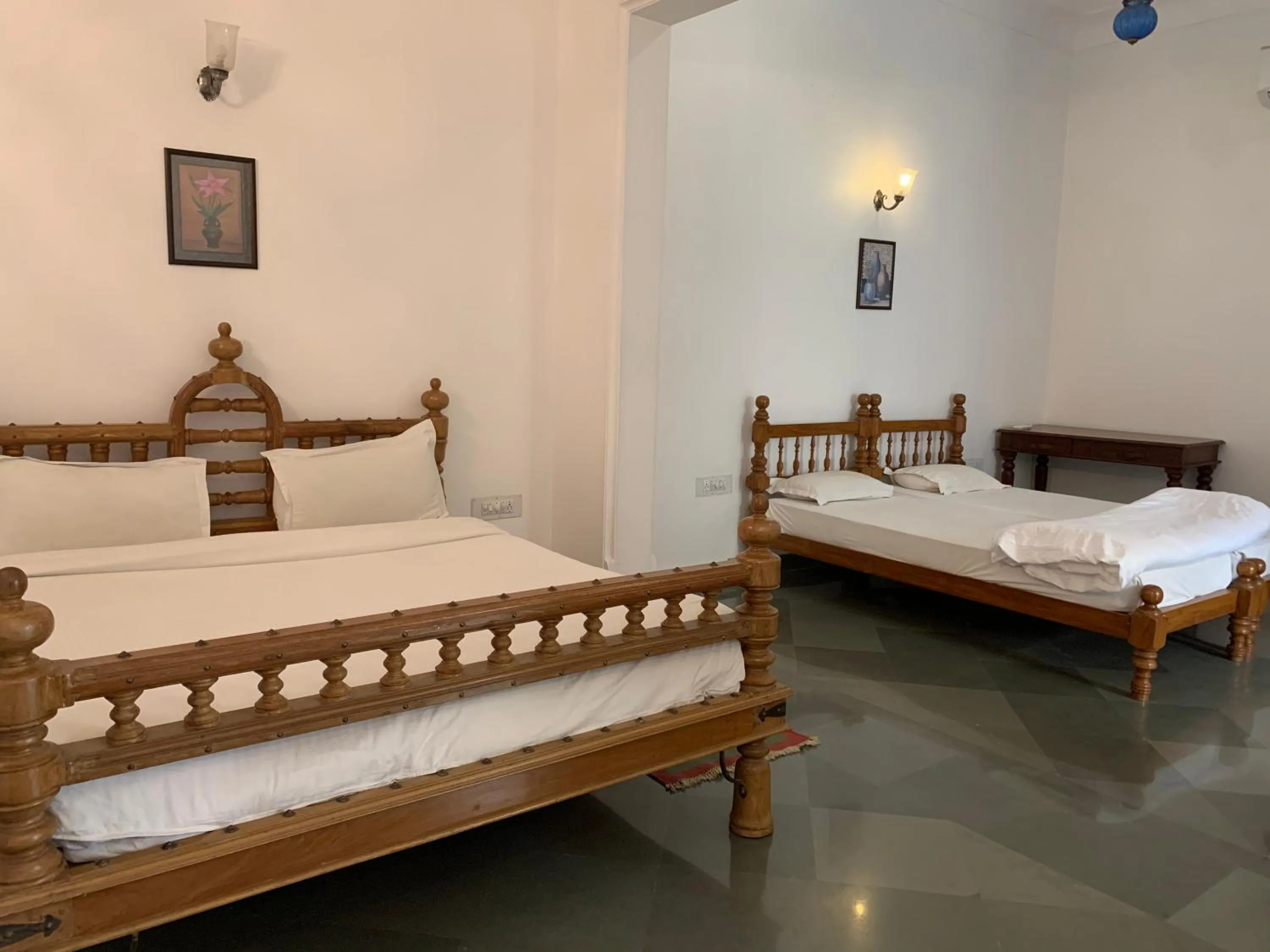 Bed in Aashiya Haveli